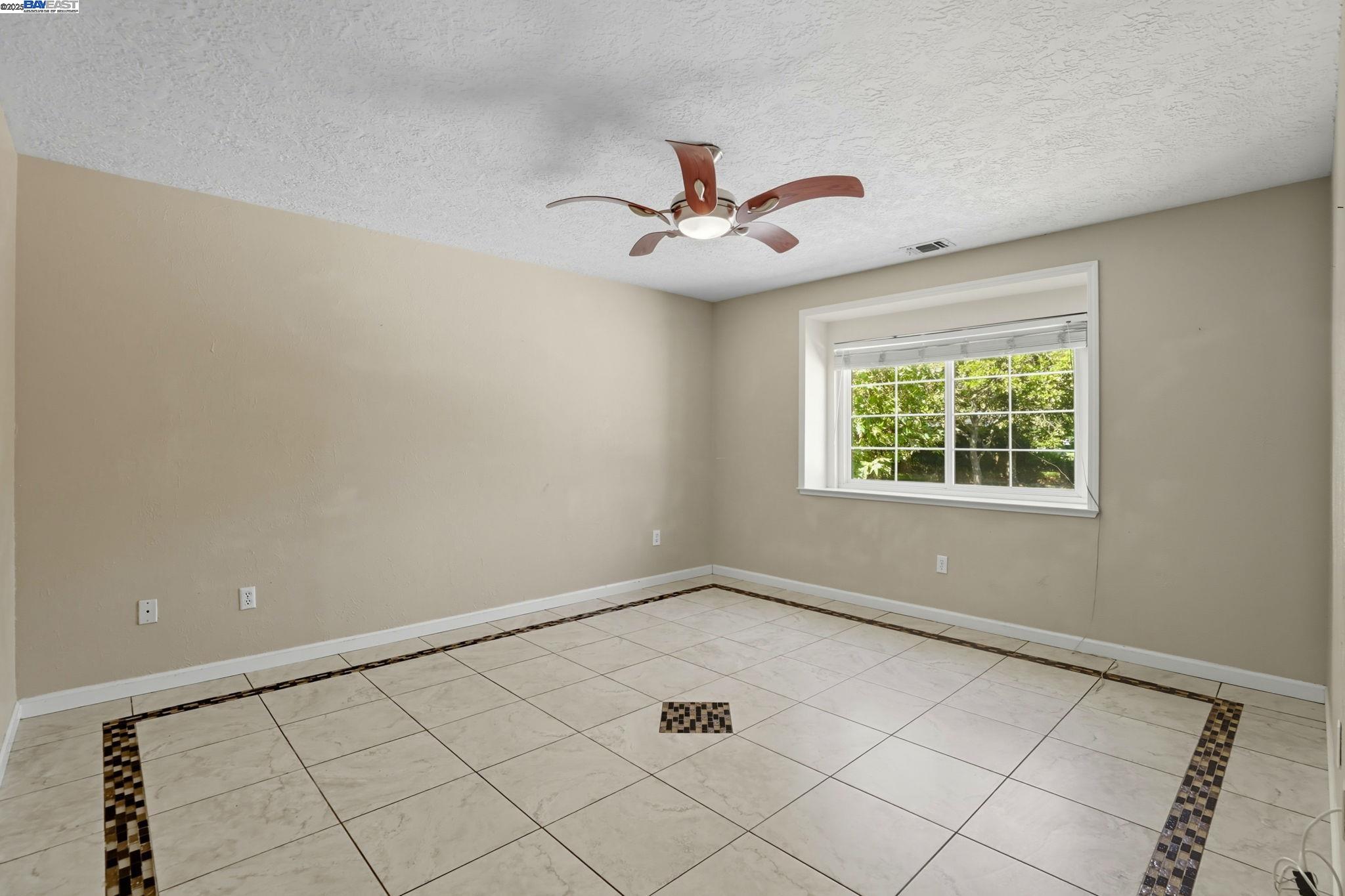 Detail Gallery Image 39 of 60 For 4470 Rolling Oaks Dr, Granite Bay,  CA 95746 - 4 Beds | 2/1 Baths