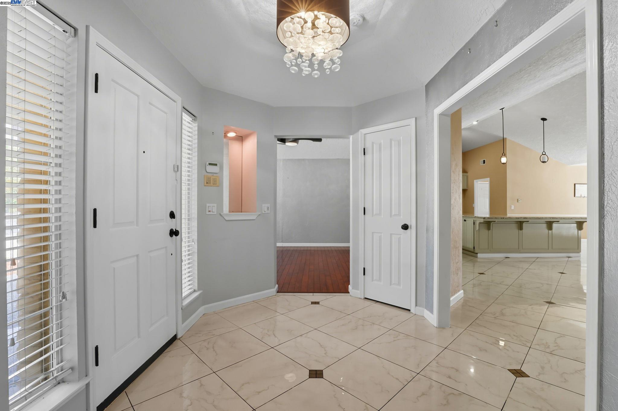 Detail Gallery Image 8 of 60 For 4470 Rolling Oaks Dr, Granite Bay,  CA 95746 - 4 Beds | 2/1 Baths