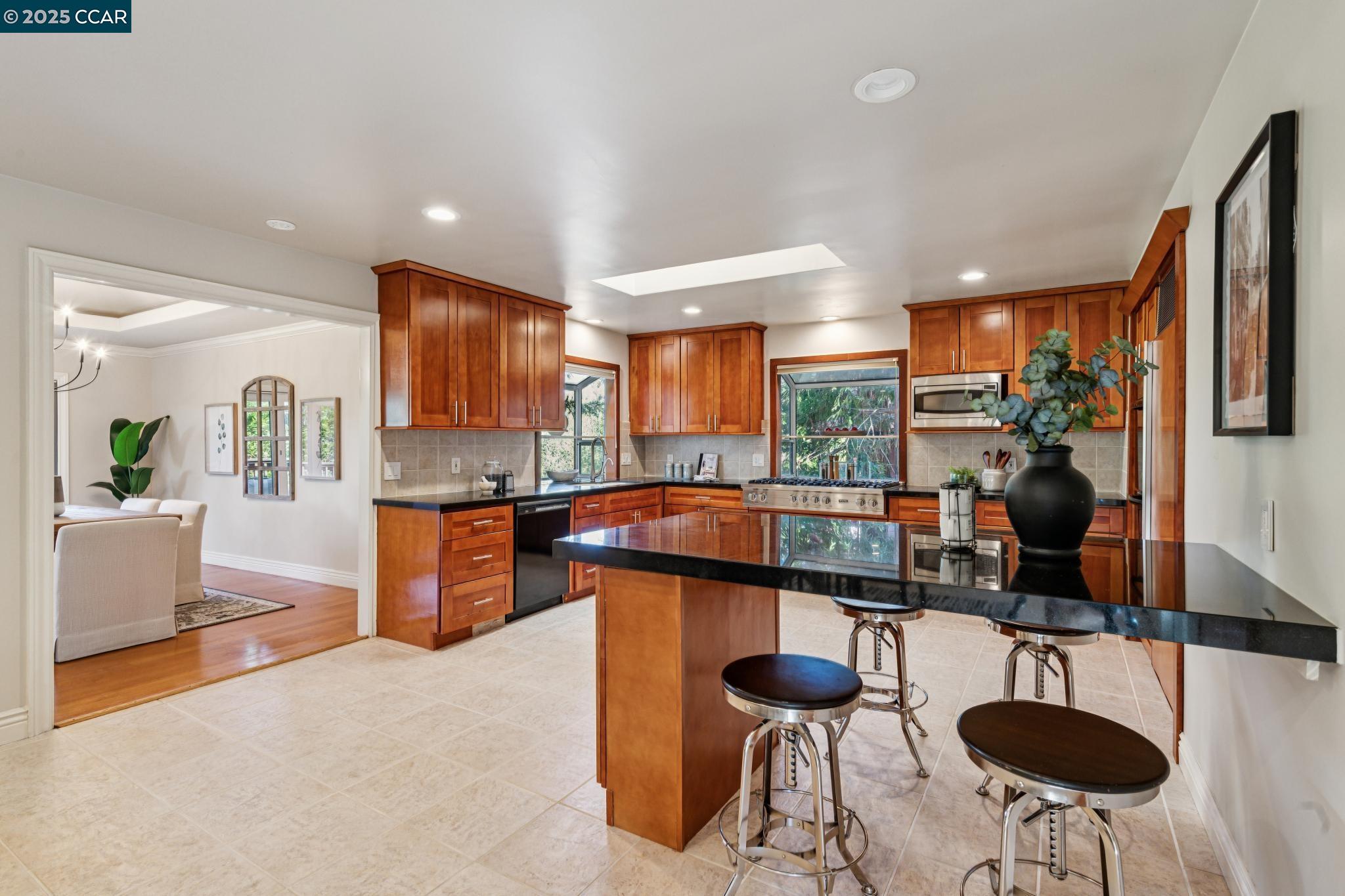 Detail Gallery Image 15 of 60 For 1149 Camino Vallecito, Lafayette,  CA 94549 - 5 Beds | 4 Baths