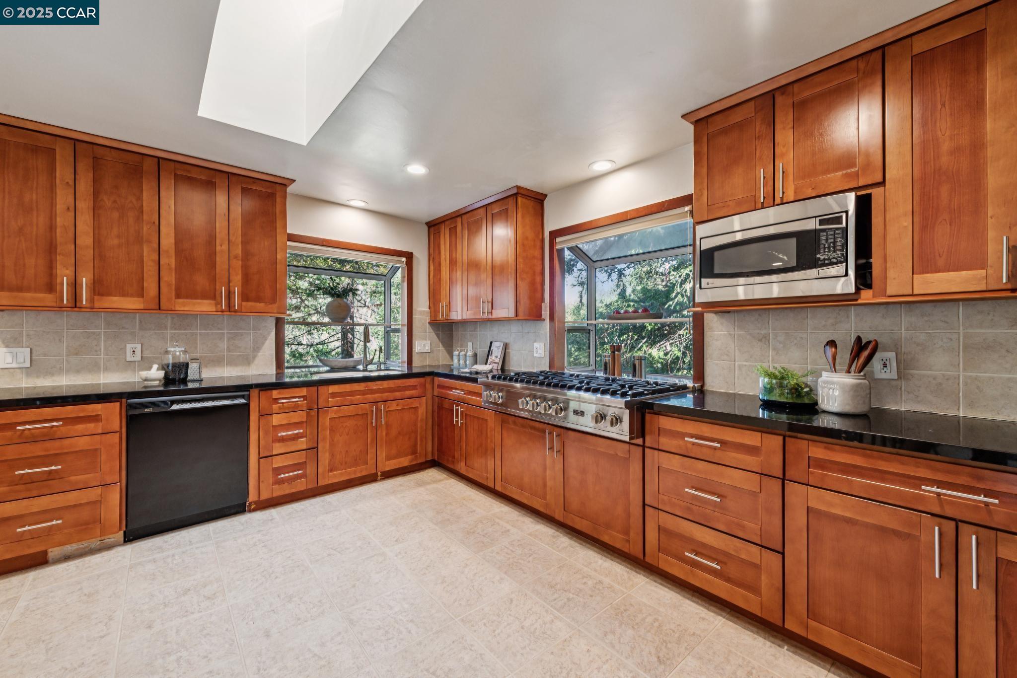 Detail Gallery Image 17 of 60 For 1149 Camino Vallecito, Lafayette,  CA 94549 - 5 Beds | 4 Baths
