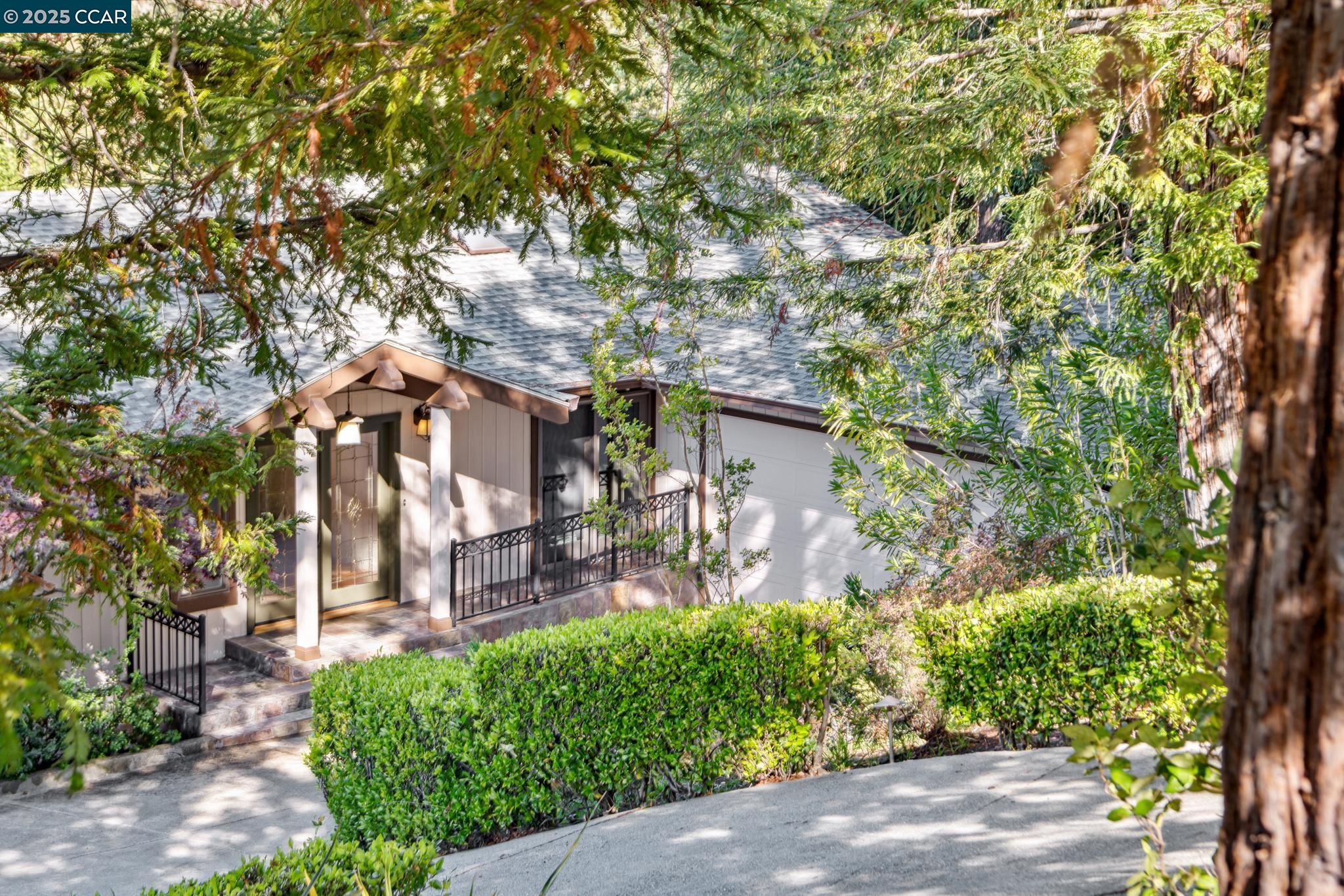 Detail Gallery Image 3 of 60 For 1149 Camino Vallecito, Lafayette,  CA 94549 - 5 Beds | 4 Baths
