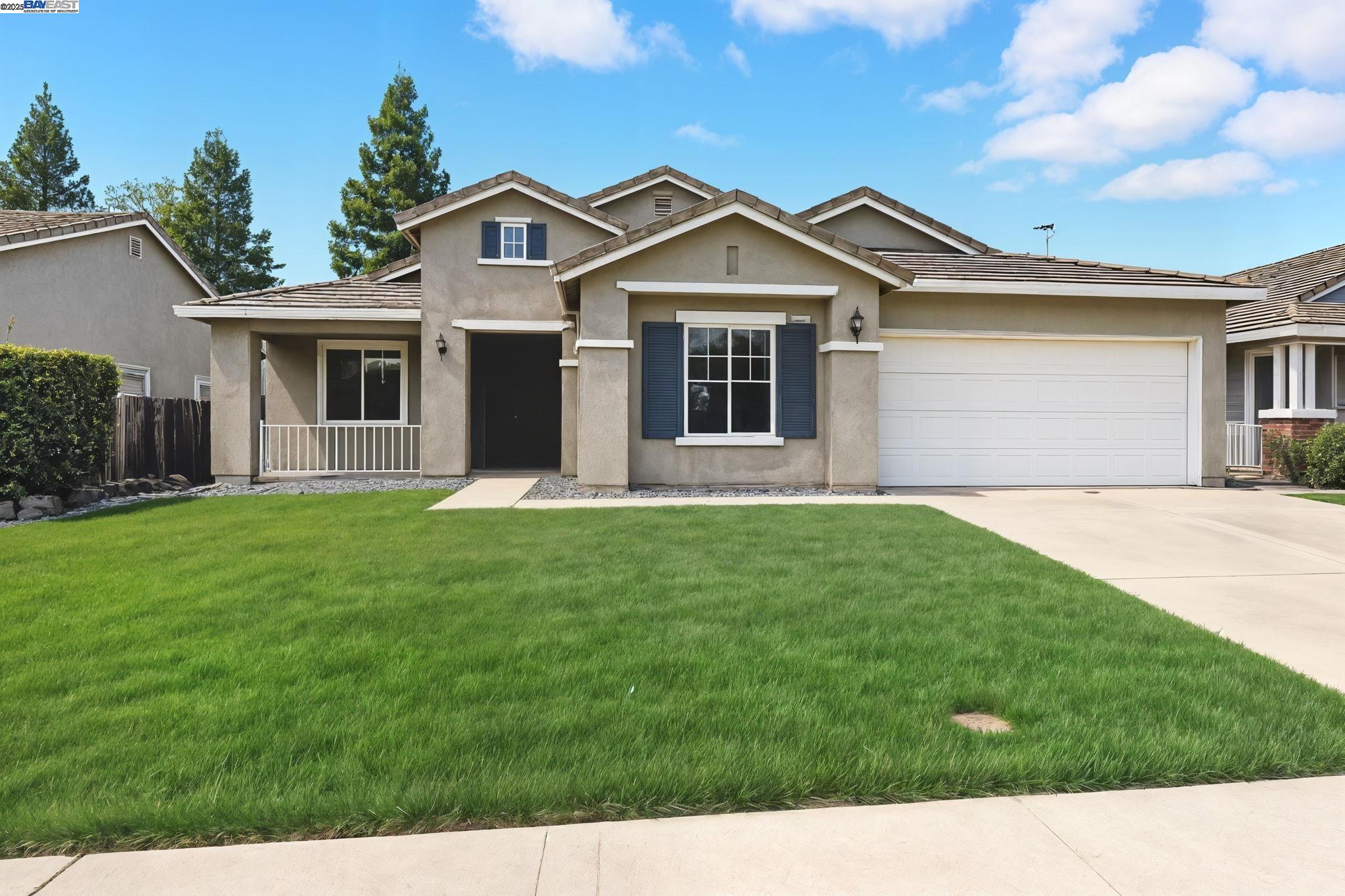 Detail Gallery Image 2 of 30 For 728 Spaulding Dr, Roseville,  CA 95678 - 4 Beds | 3 Baths