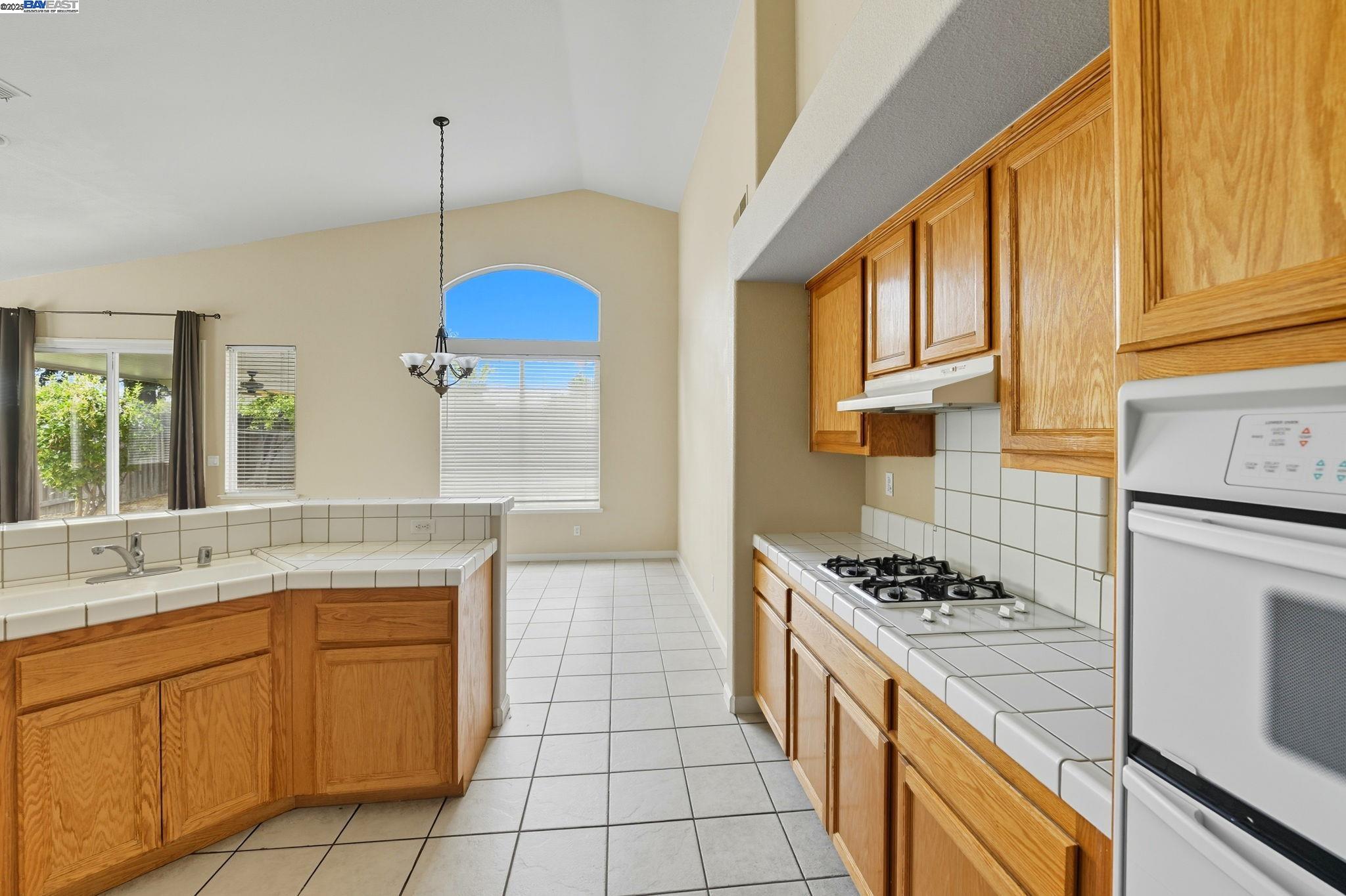Detail Gallery Image 11 of 30 For 728 Spaulding Dr, Roseville,  CA 95678 - 4 Beds | 3 Baths
