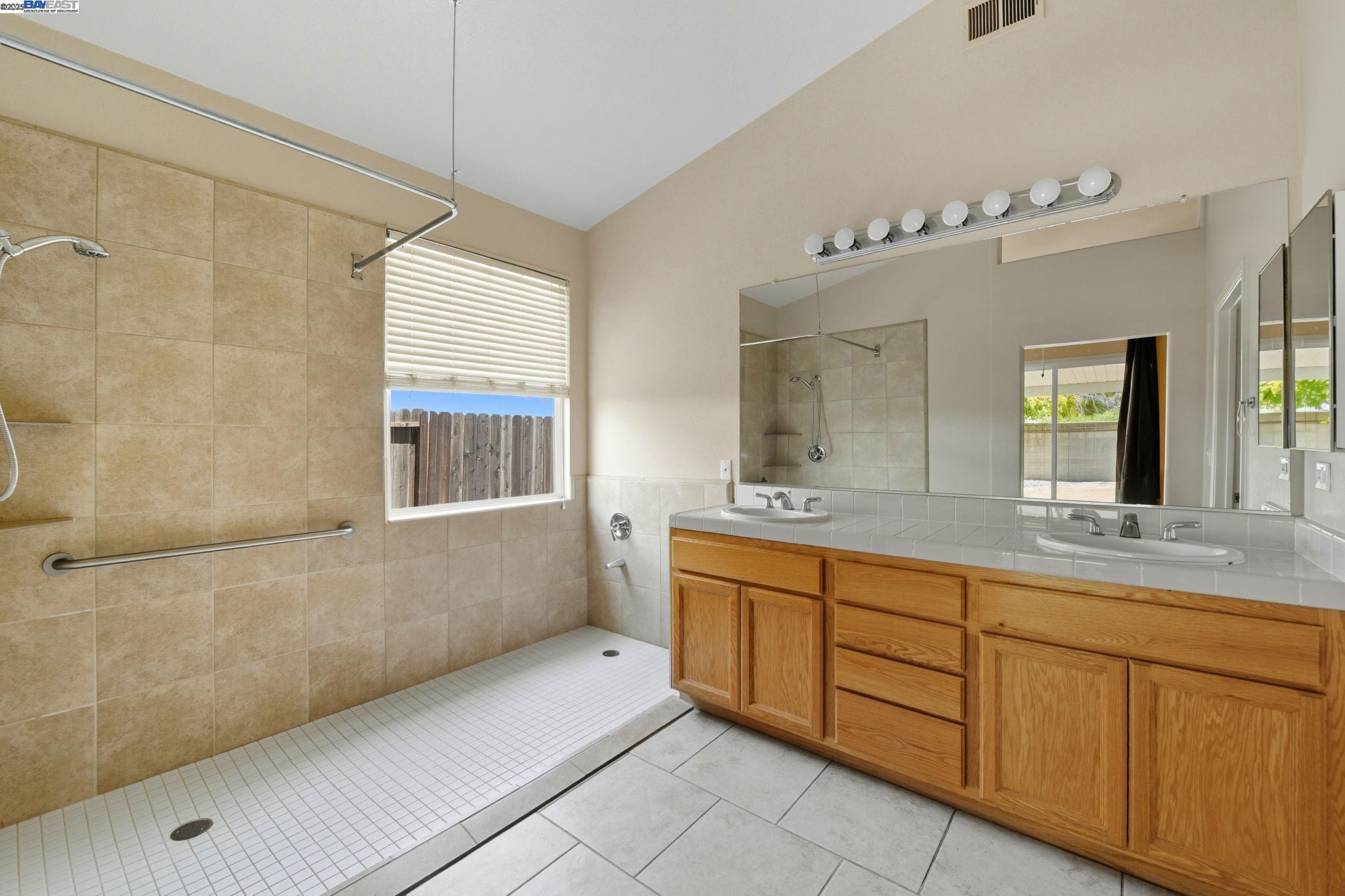 Detail Gallery Image 21 of 30 For 728 Spaulding Dr, Roseville,  CA 95678 - 4 Beds | 3 Baths