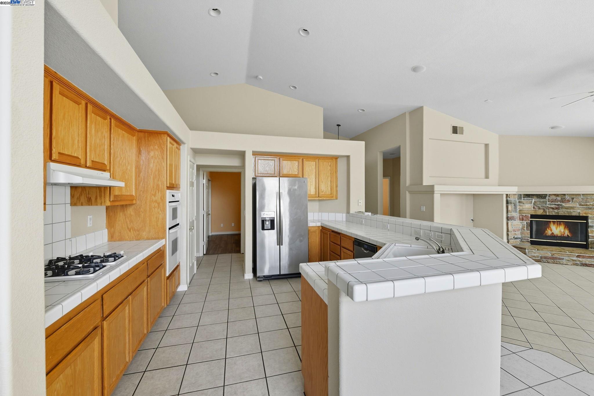 Detail Gallery Image 9 of 30 For 728 Spaulding Dr, Roseville,  CA 95678 - 4 Beds | 3 Baths