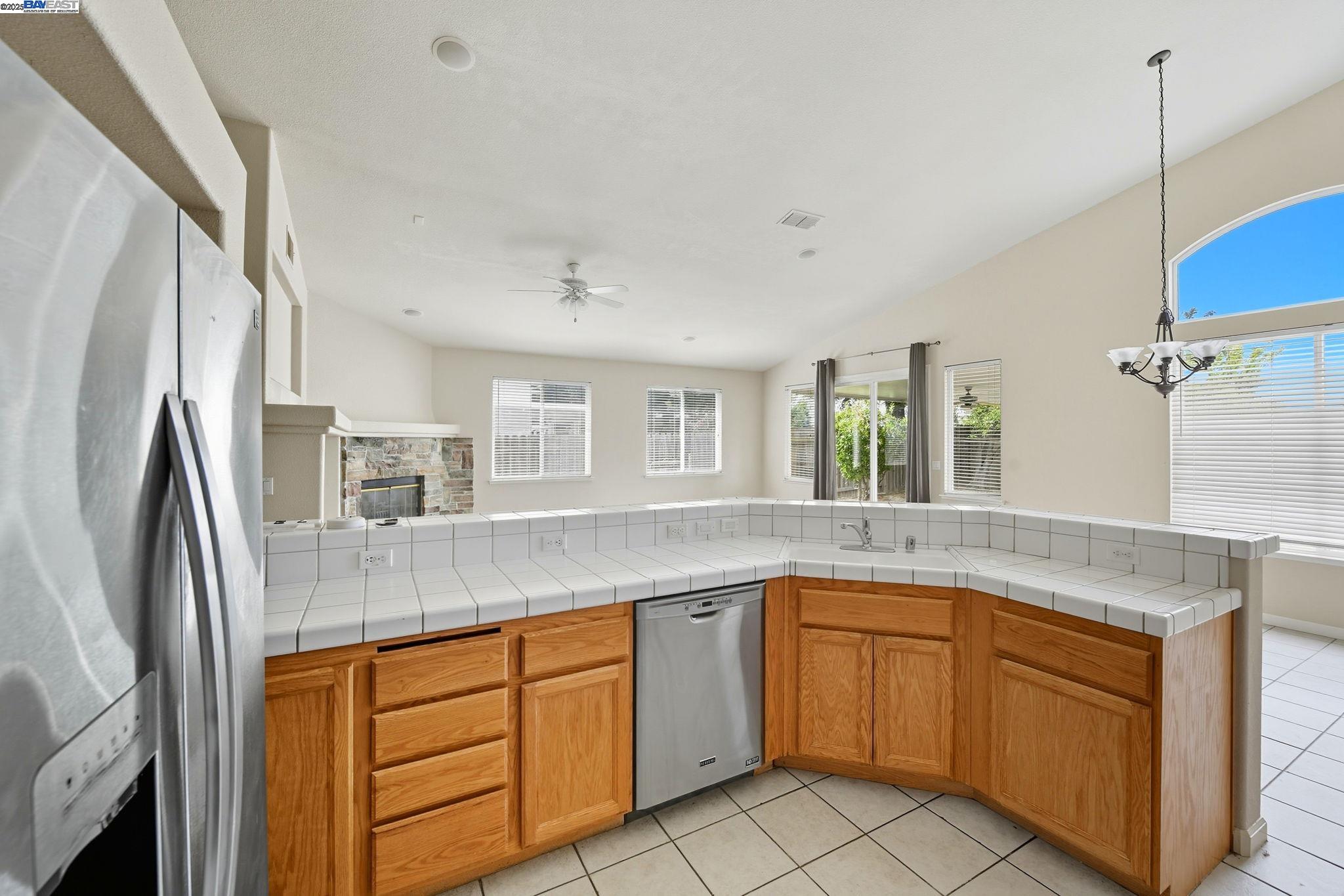 Detail Gallery Image 10 of 30 For 728 Spaulding Dr, Roseville,  CA 95678 - 4 Beds | 3 Baths