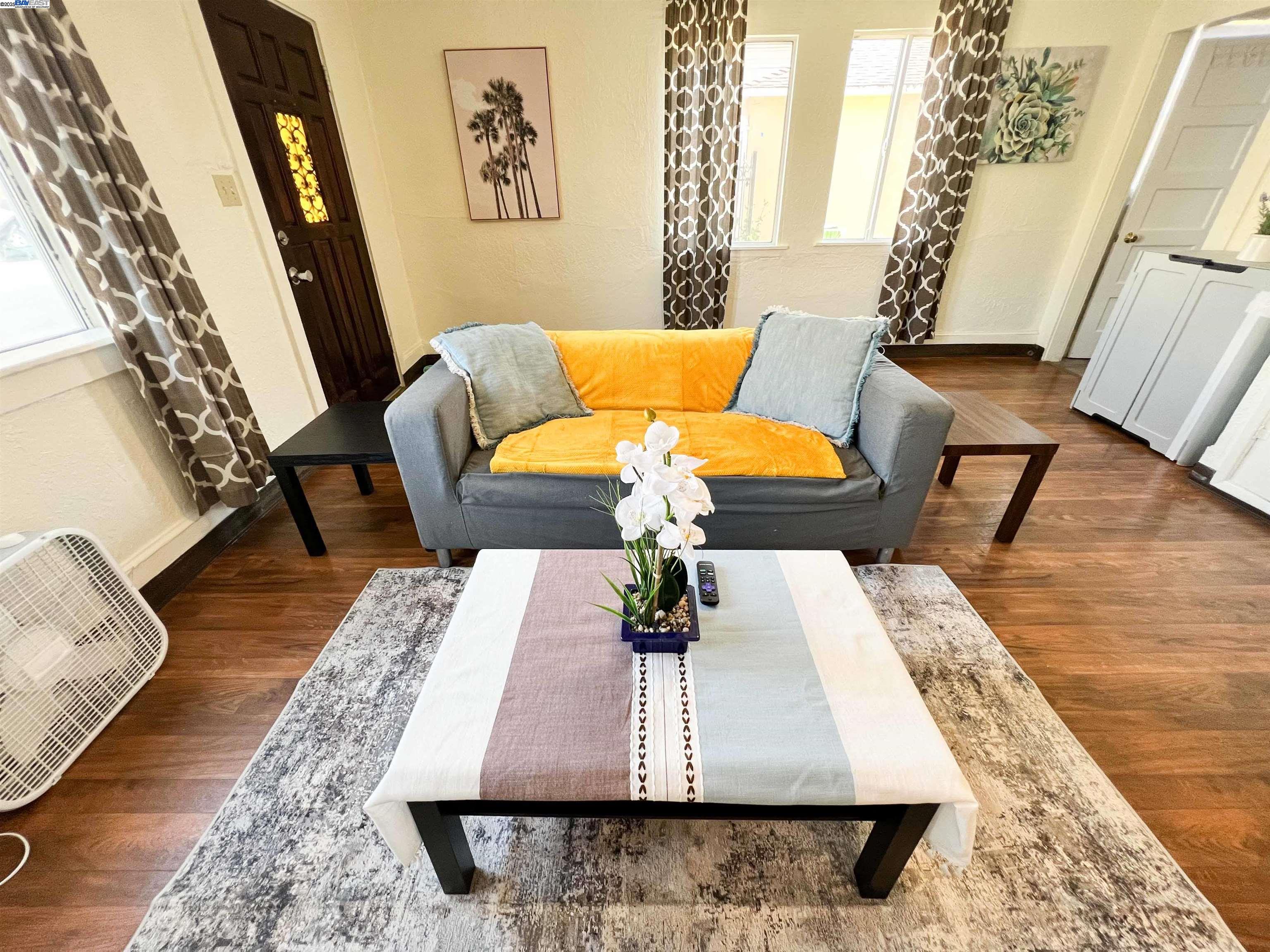 Detail Gallery Image 4 of 15 For 9325 Hillside St, Oakland,  CA 94603 - 2 Beds | 2 Baths