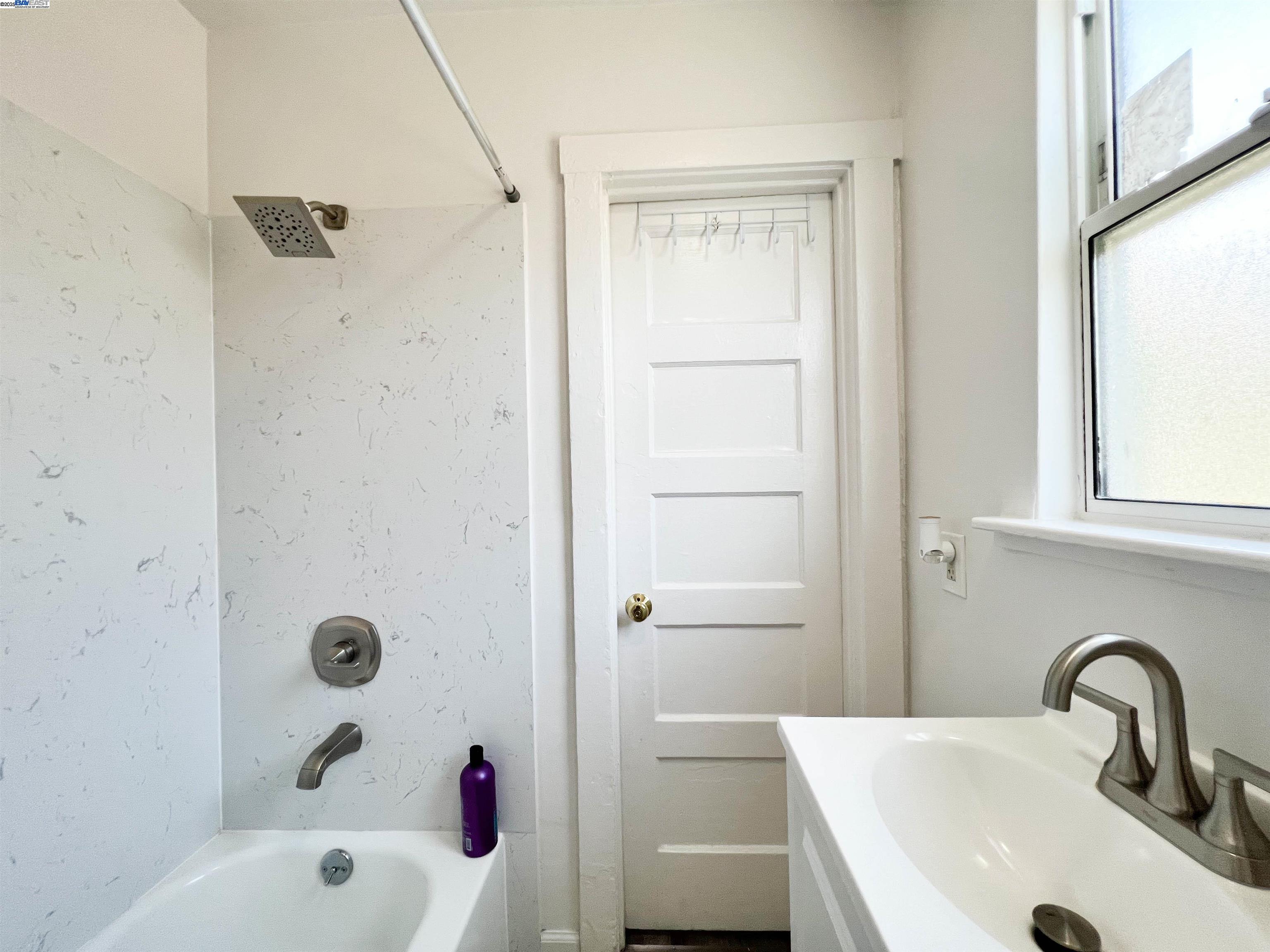 Detail Gallery Image 8 of 15 For 9325 Hillside St, Oakland,  CA 94603 - 2 Beds | 2 Baths