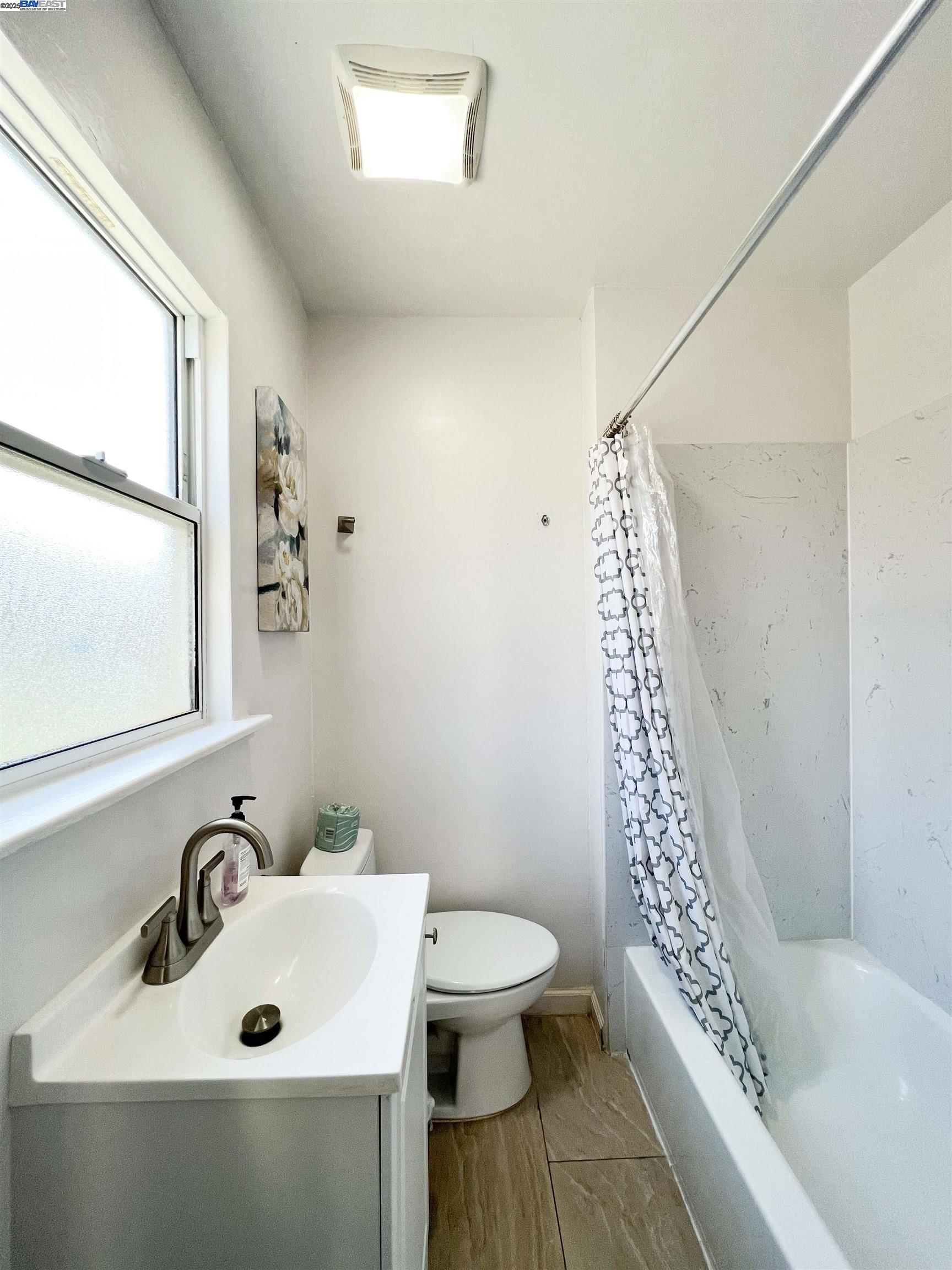 Detail Gallery Image 9 of 15 For 9325 Hillside St, Oakland,  CA 94603 - 2 Beds | 2 Baths