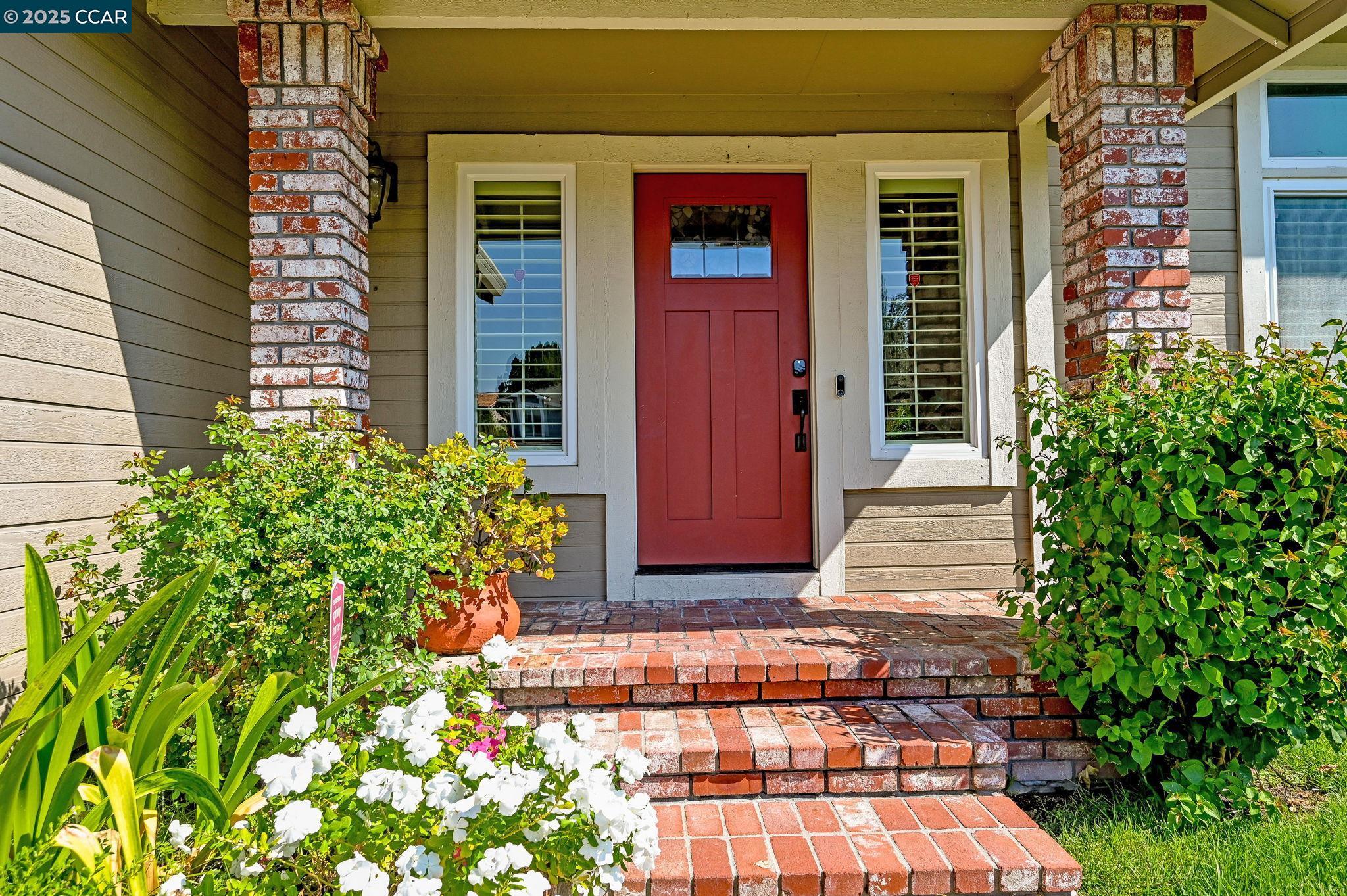 Detail Gallery Image 3 of 29 For 409 Agate Ct, Antioch,  CA 94509 - 4 Beds | 2/1 Baths