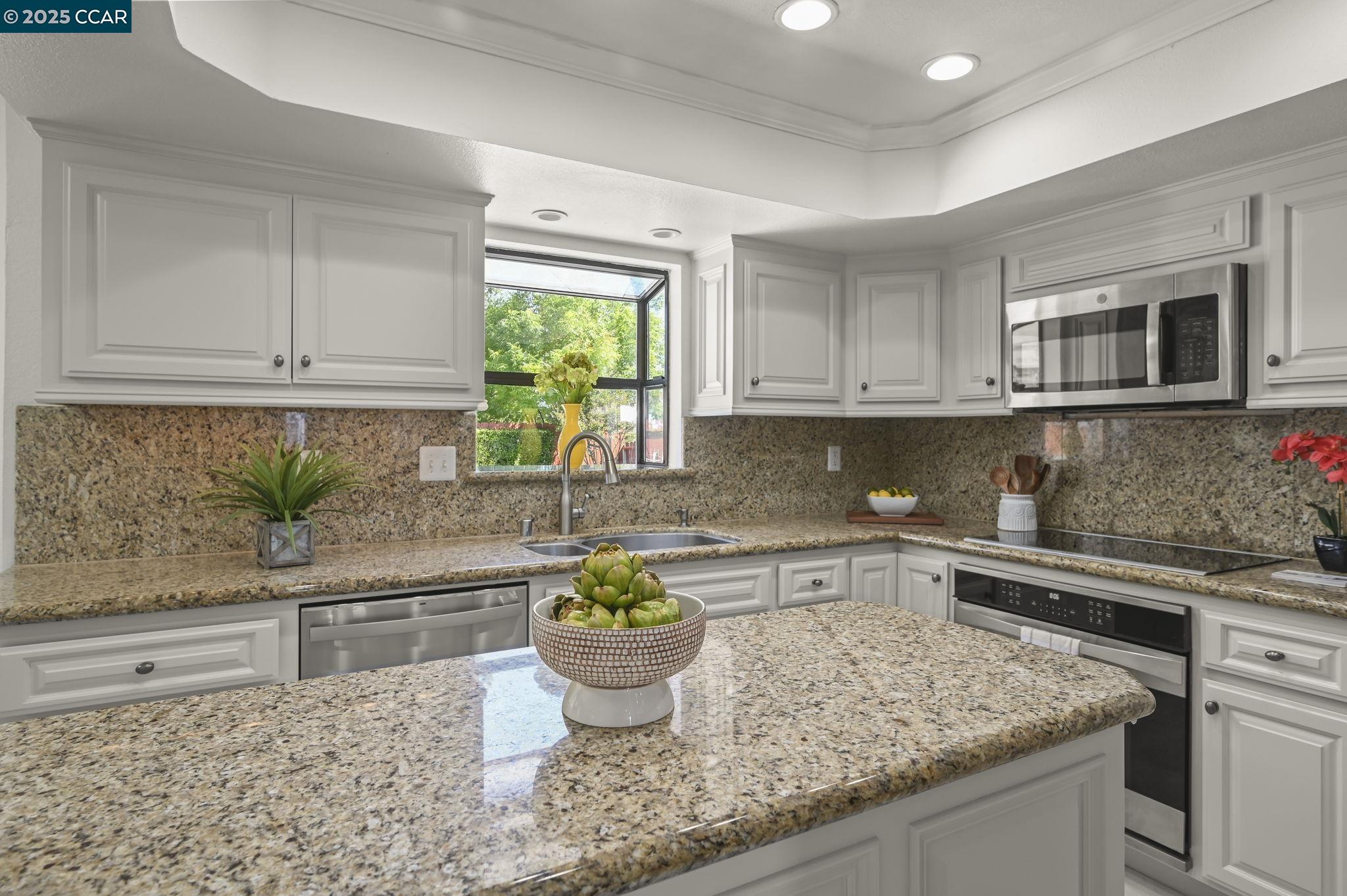 Detail Gallery Image 8 of 29 For 409 Agate Ct, Antioch,  CA 94509 - 4 Beds | 2/1 Baths