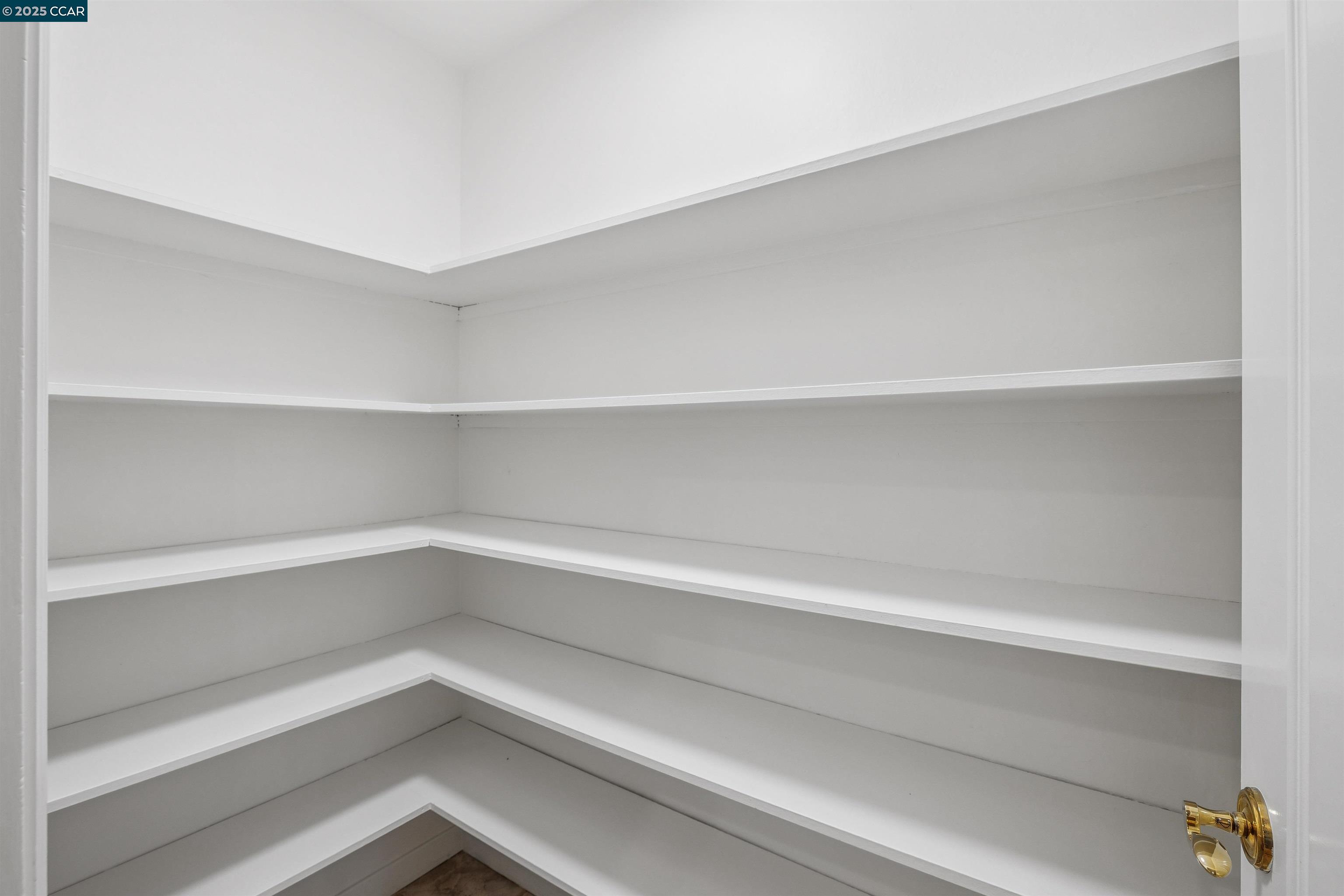 Detail Gallery Image 9 of 31 For 200 Daylight Pl, Danville,  CA 94526 - 4 Beds | 2 Baths