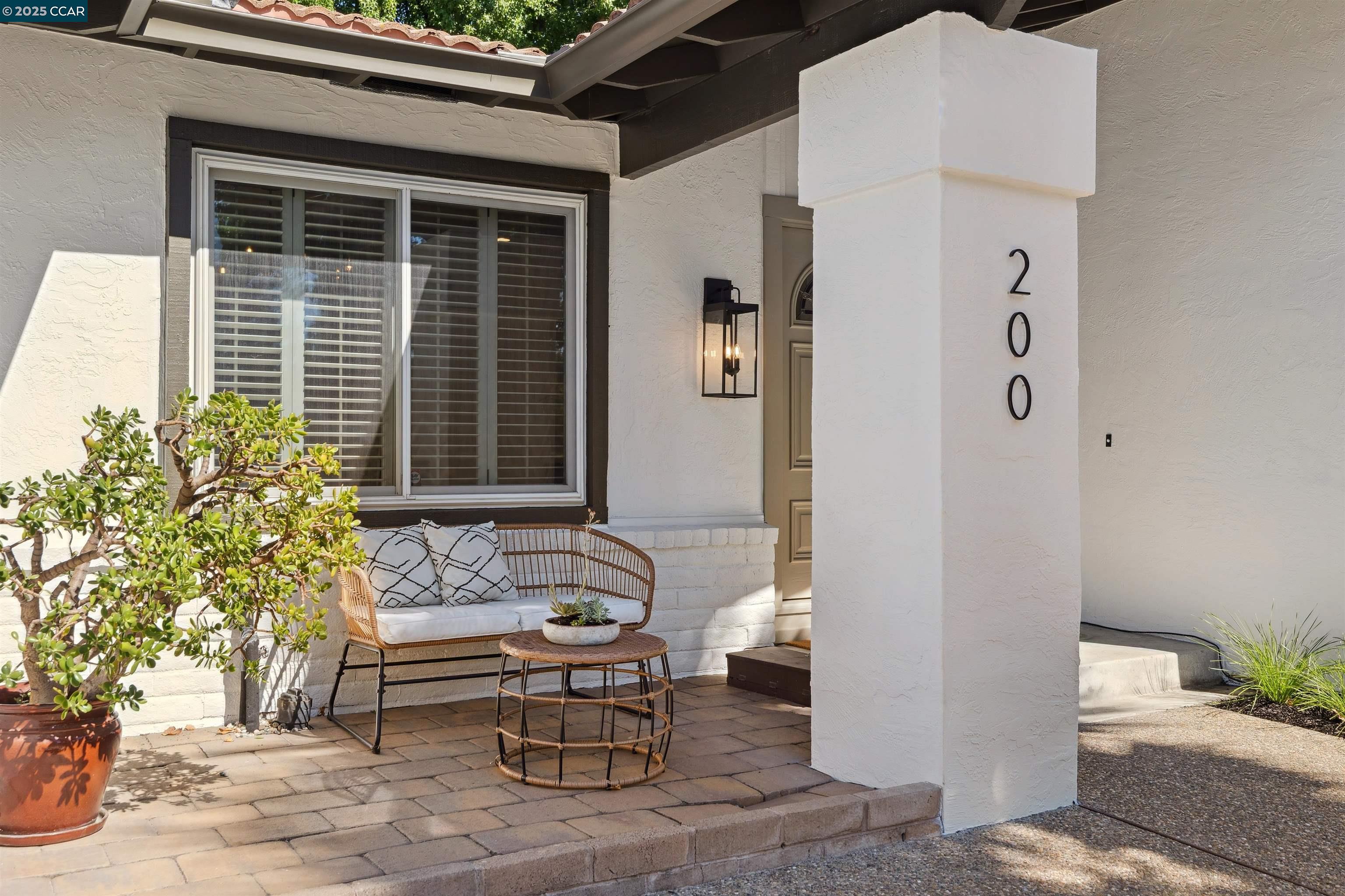 Detail Gallery Image 2 of 31 For 200 Daylight Pl, Danville,  CA 94526 - 4 Beds | 2 Baths