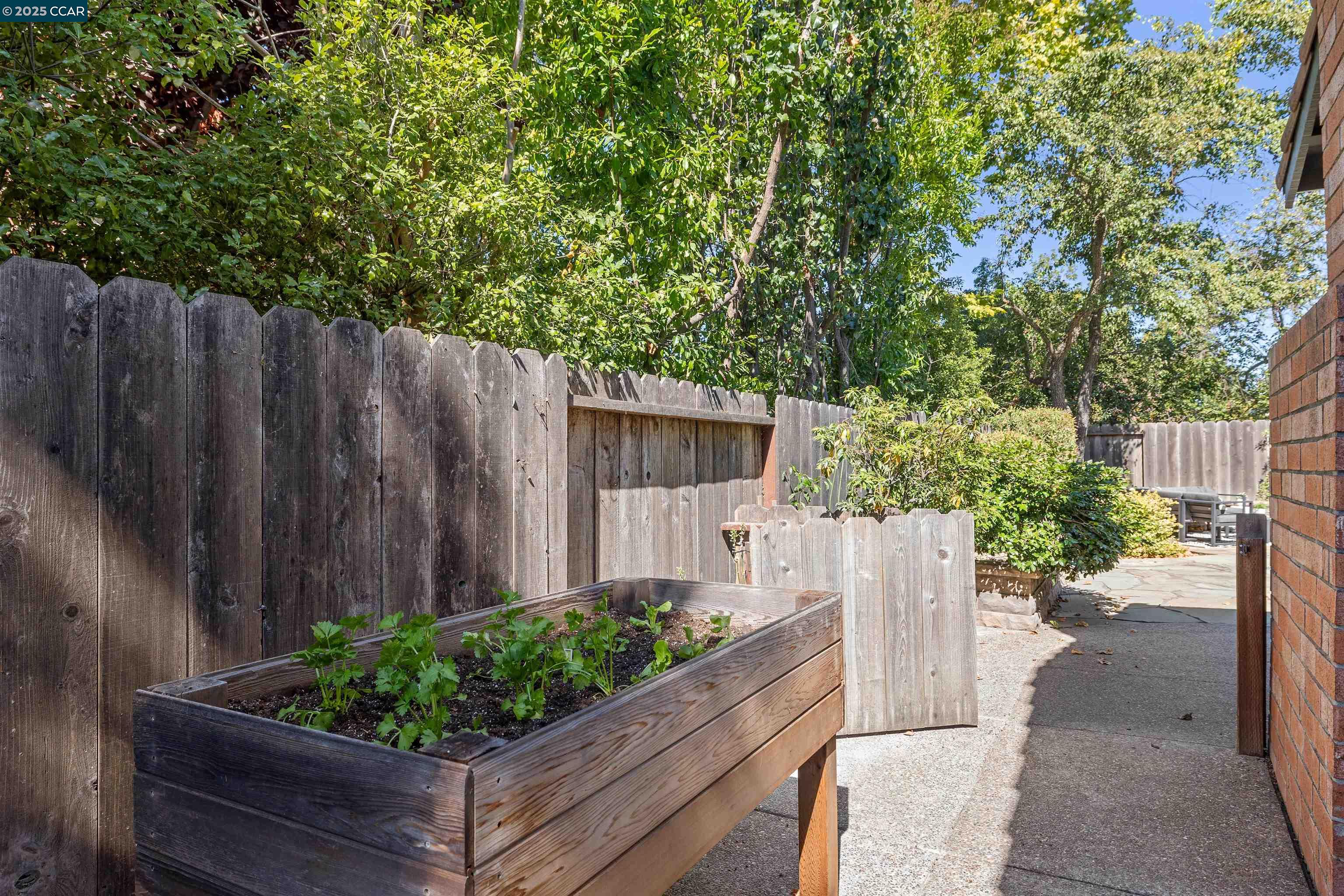 Detail Gallery Image 27 of 31 For 200 Daylight Pl, Danville,  CA 94526 - 4 Beds | 2 Baths