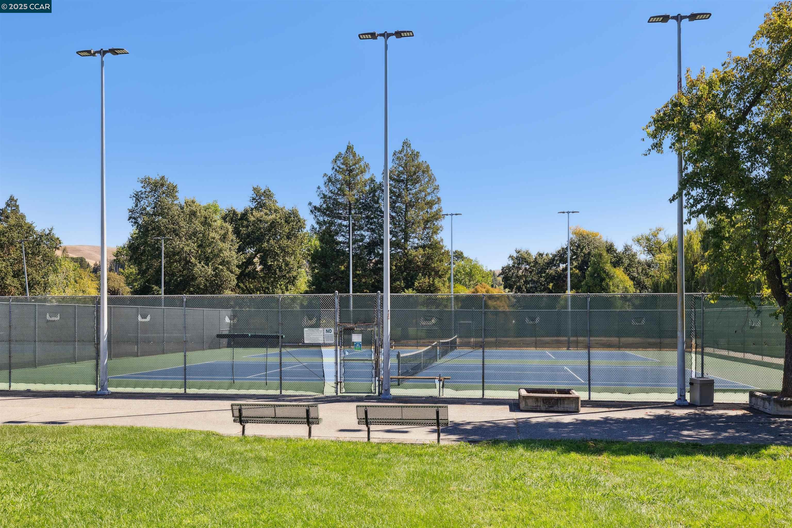 Detail Gallery Image 30 of 31 For 200 Daylight Pl, Danville,  CA 94526 - 4 Beds | 2 Baths