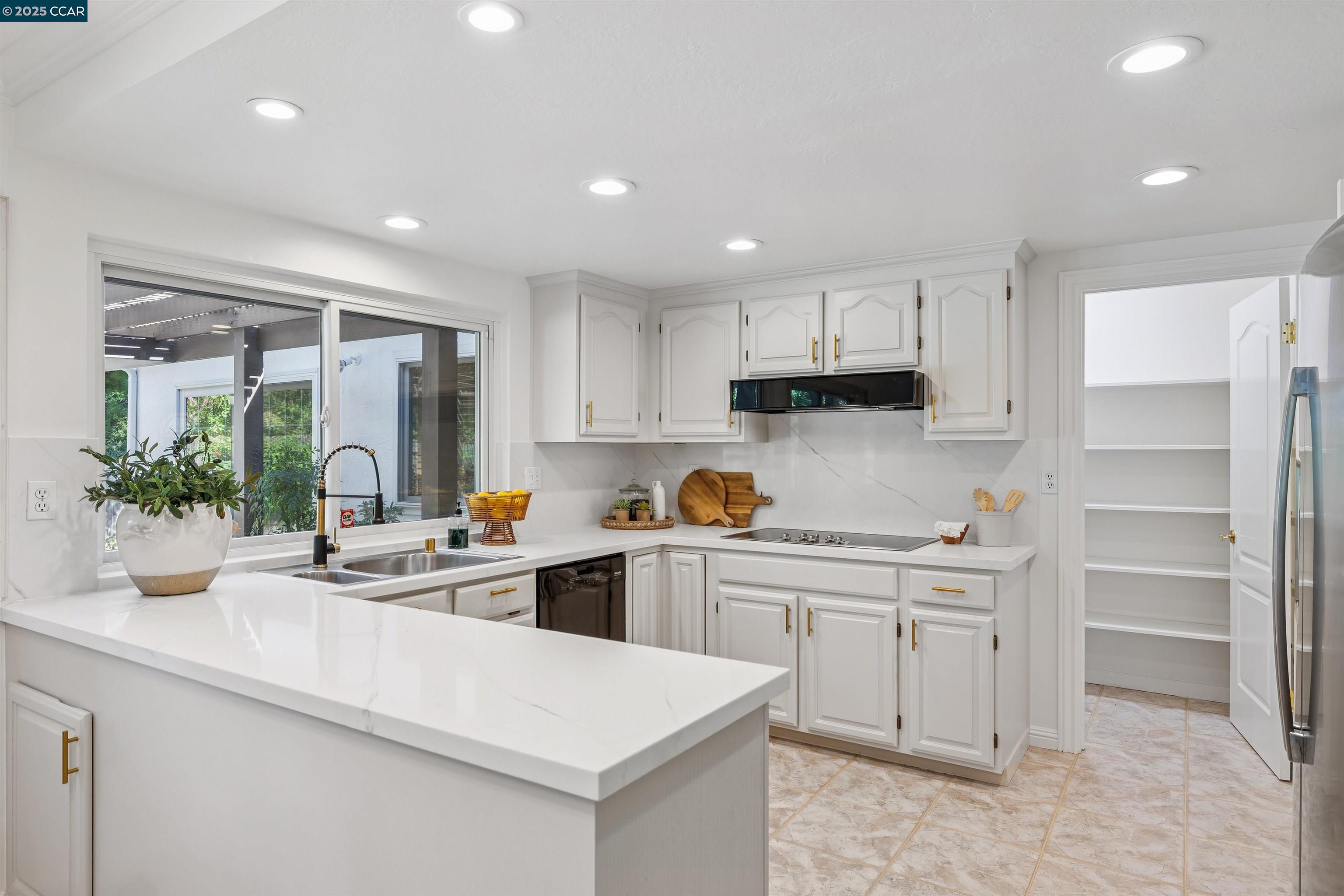 Detail Gallery Image 8 of 31 For 200 Daylight Pl, Danville,  CA 94526 - 4 Beds | 2 Baths