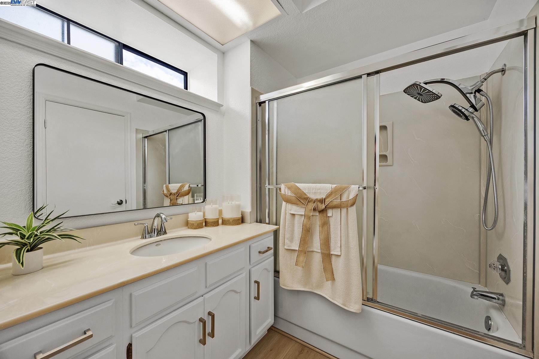 Detail Gallery Image 14 of 21 For 3691 Thrush Ter., Fremont,  CA 94555 - 2 Beds | 2/1 Baths