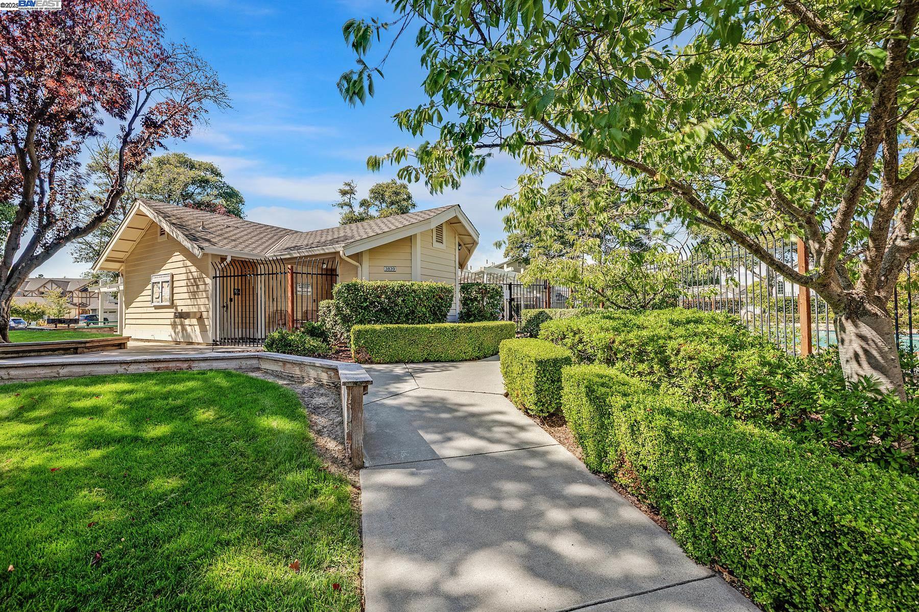 Detail Gallery Image 20 of 24 For 3691 Thrush Ter., Fremont,  CA 94555 - 2 Beds | 2/1 Baths