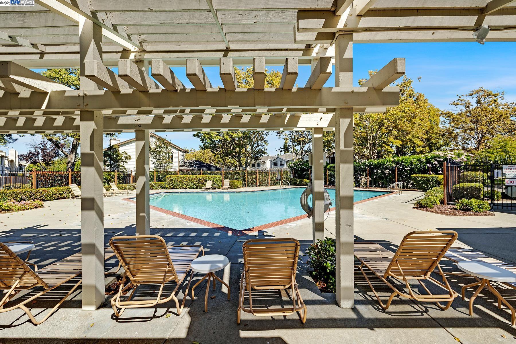 Detail Gallery Image 20 of 21 For 3691 Thrush Ter., Fremont,  CA 94555 - 2 Beds | 2/1 Baths