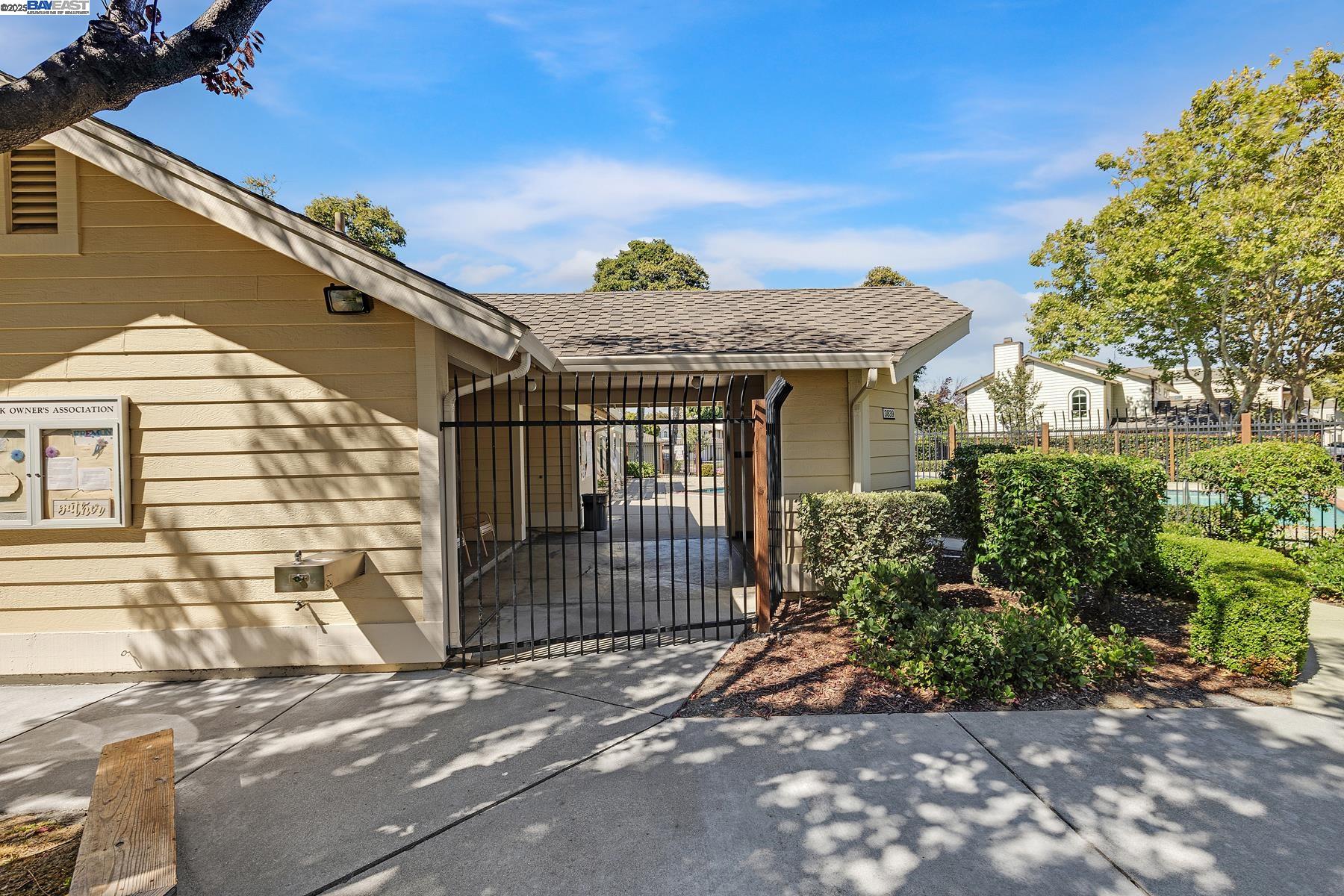 Detail Gallery Image 25 of 28 For 3691 Thrush Ter., Fremont,  CA 94555 - 2 Beds | 2/1 Baths
