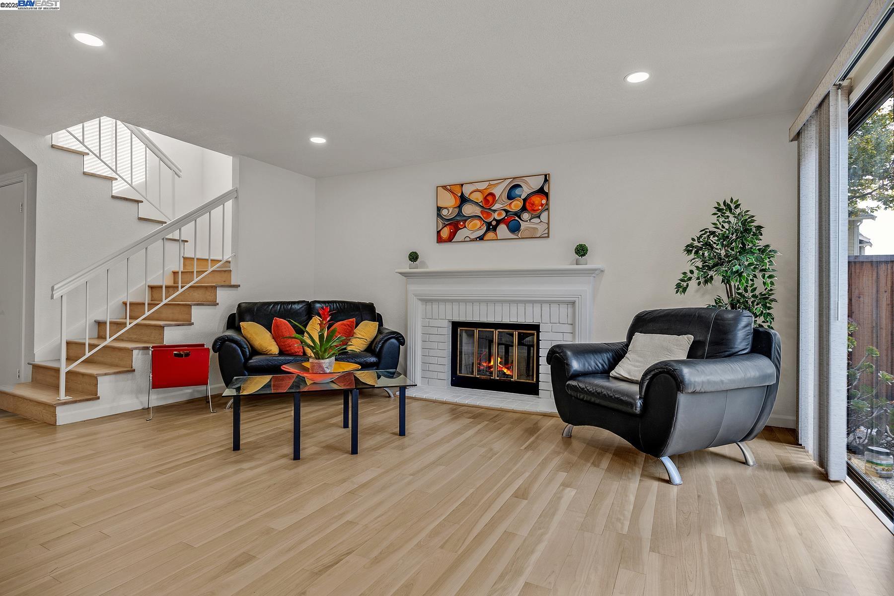 Detail Gallery Image 5 of 28 For 3691 Thrush Ter., Fremont,  CA 94555 - 2 Beds | 2/1 Baths