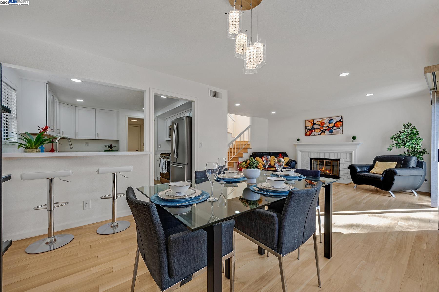 Detail Gallery Image 5 of 21 For 3691 Thrush Ter., Fremont,  CA 94555 - 2 Beds | 2/1 Baths