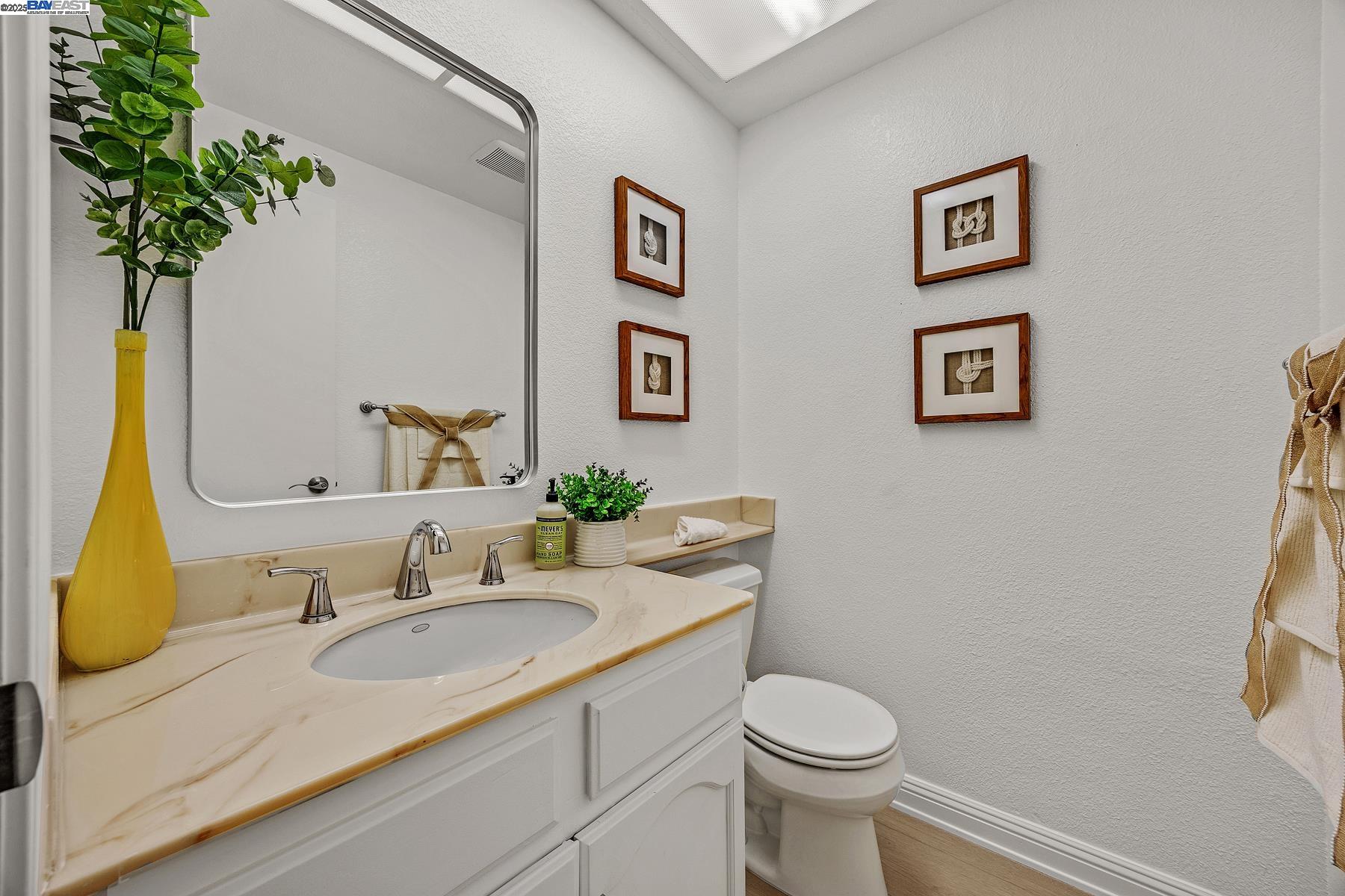Detail Gallery Image 10 of 24 For 3691 Thrush Ter., Fremont,  CA 94555 - 2 Beds | 2/1 Baths