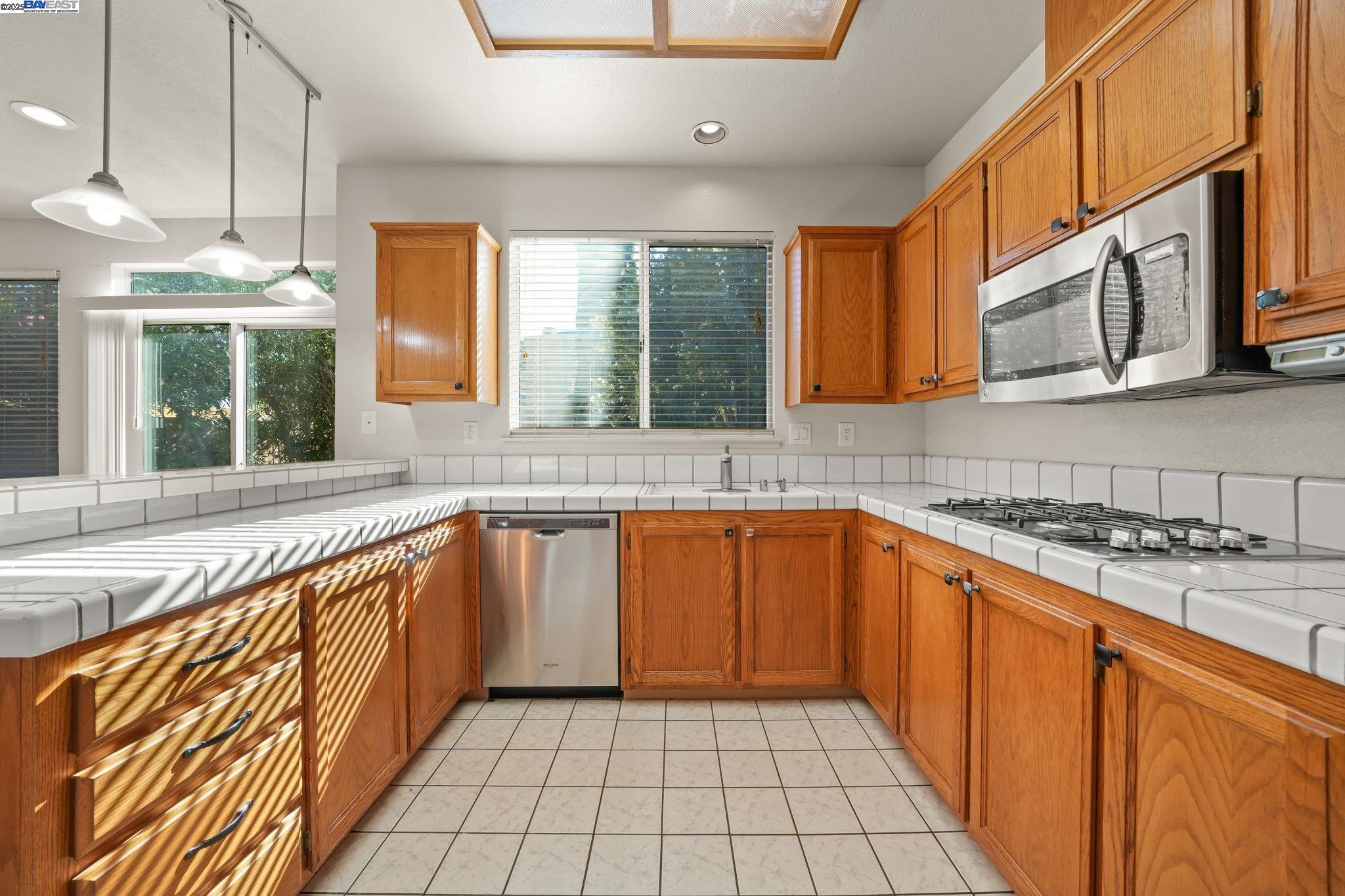 Detail Gallery Image 4 of 28 For 80 Duckhorn Pl, Oakley,  CA 94561 - 4 Beds | 2/1 Baths