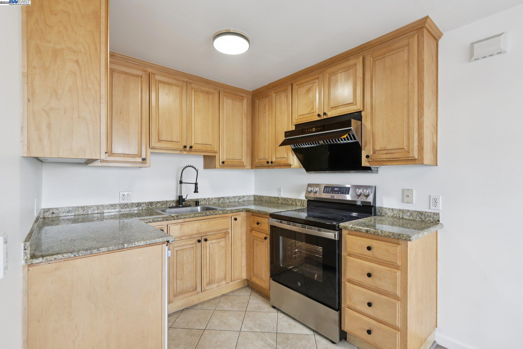 Detail Gallery Image 8 of 33 For 700 Fargo Ave #5,  San Leandro,  CA 94579 - 2 Beds | 1/1 Baths