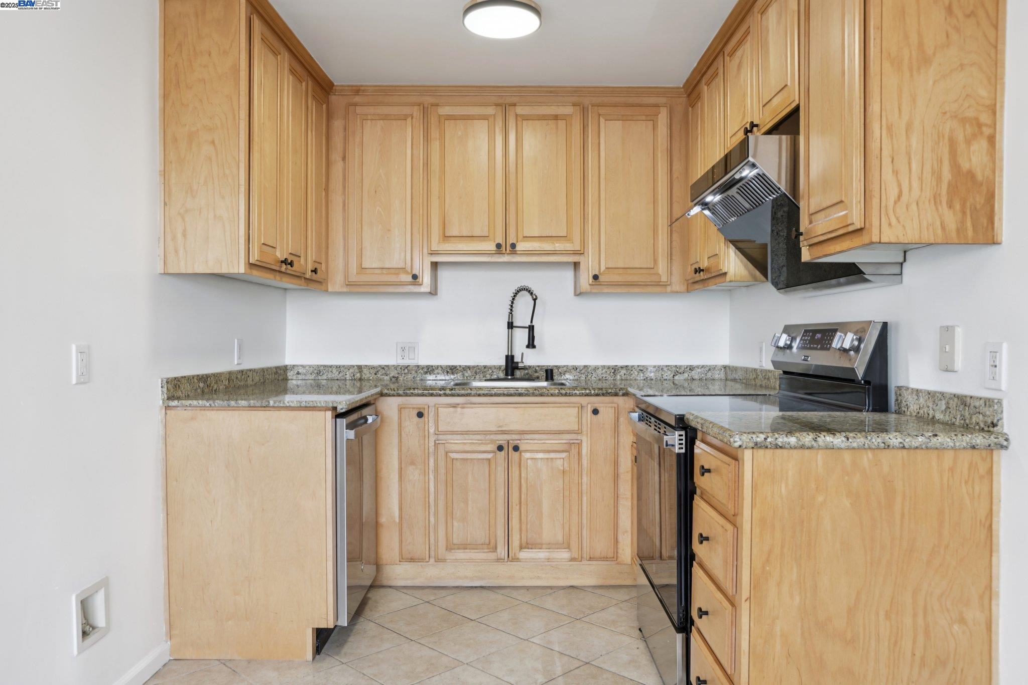 Detail Gallery Image 9 of 33 For 700 Fargo Ave #5,  San Leandro,  CA 94579 - 2 Beds | 1/1 Baths
