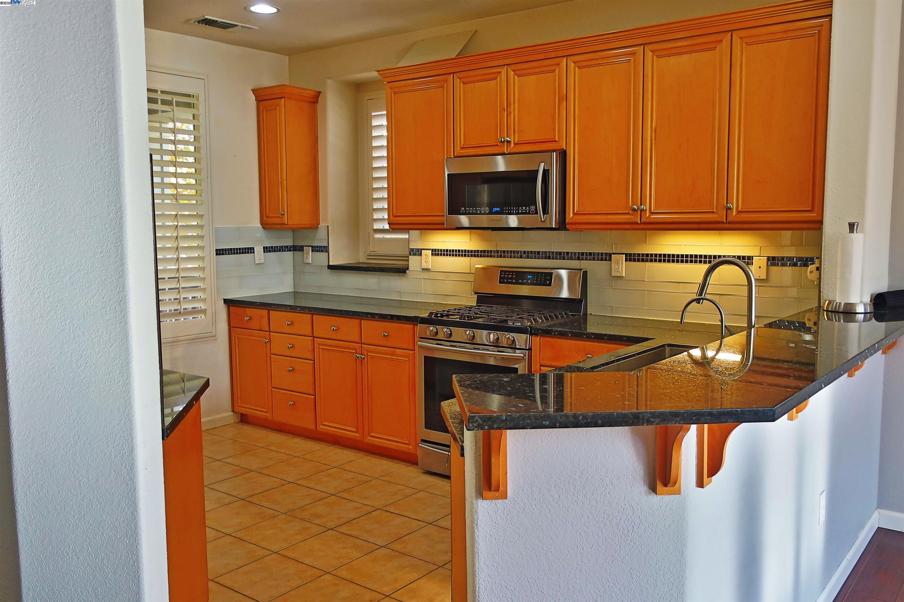 Detail Gallery Image 4 of 37 For 2510 Soren Way, San Ramon,  CA 94582 - 2 Beds | 2 Baths