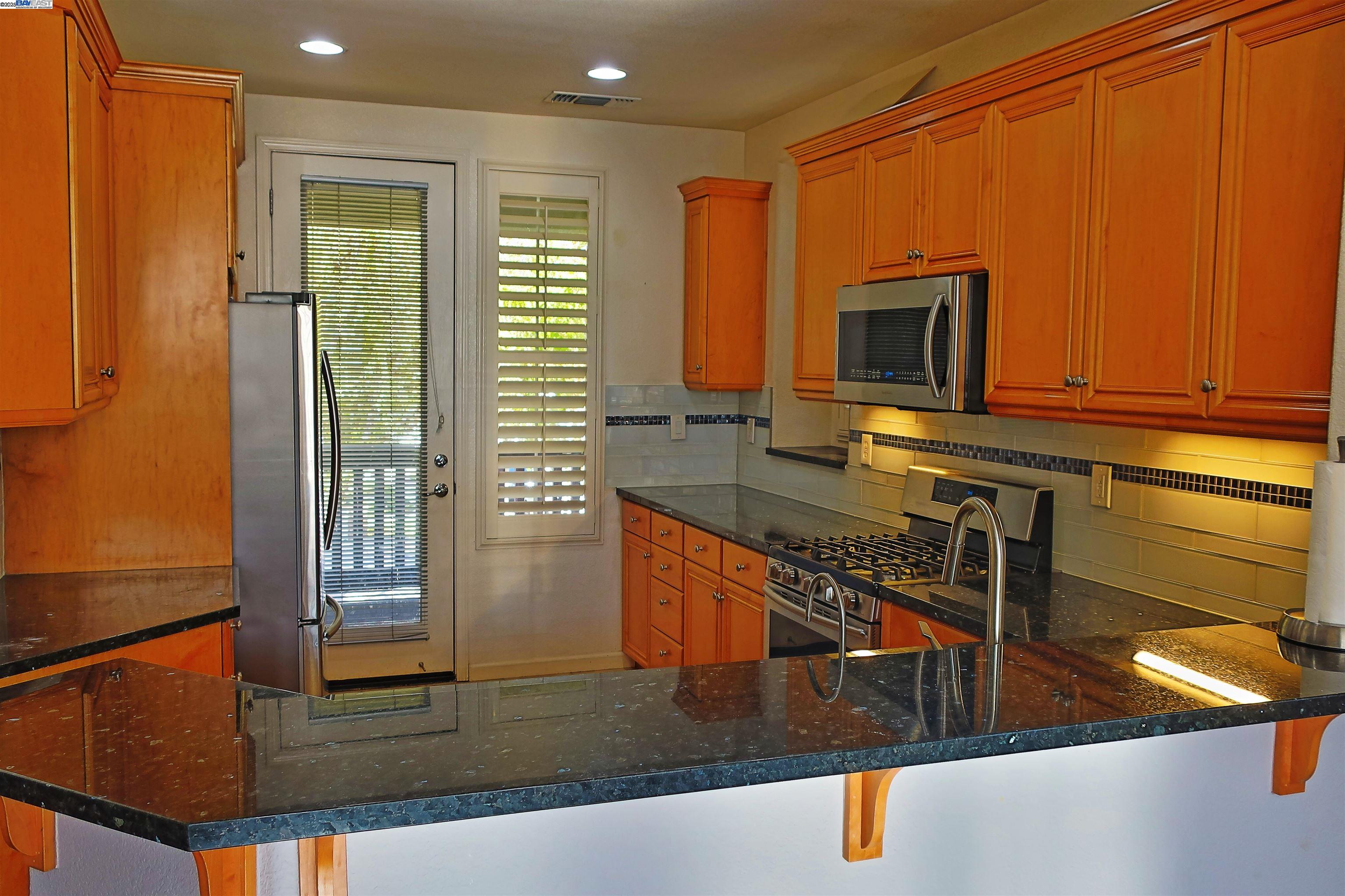 Detail Gallery Image 5 of 37 For 2510 Soren Way, San Ramon,  CA 94582 - 2 Beds | 2 Baths