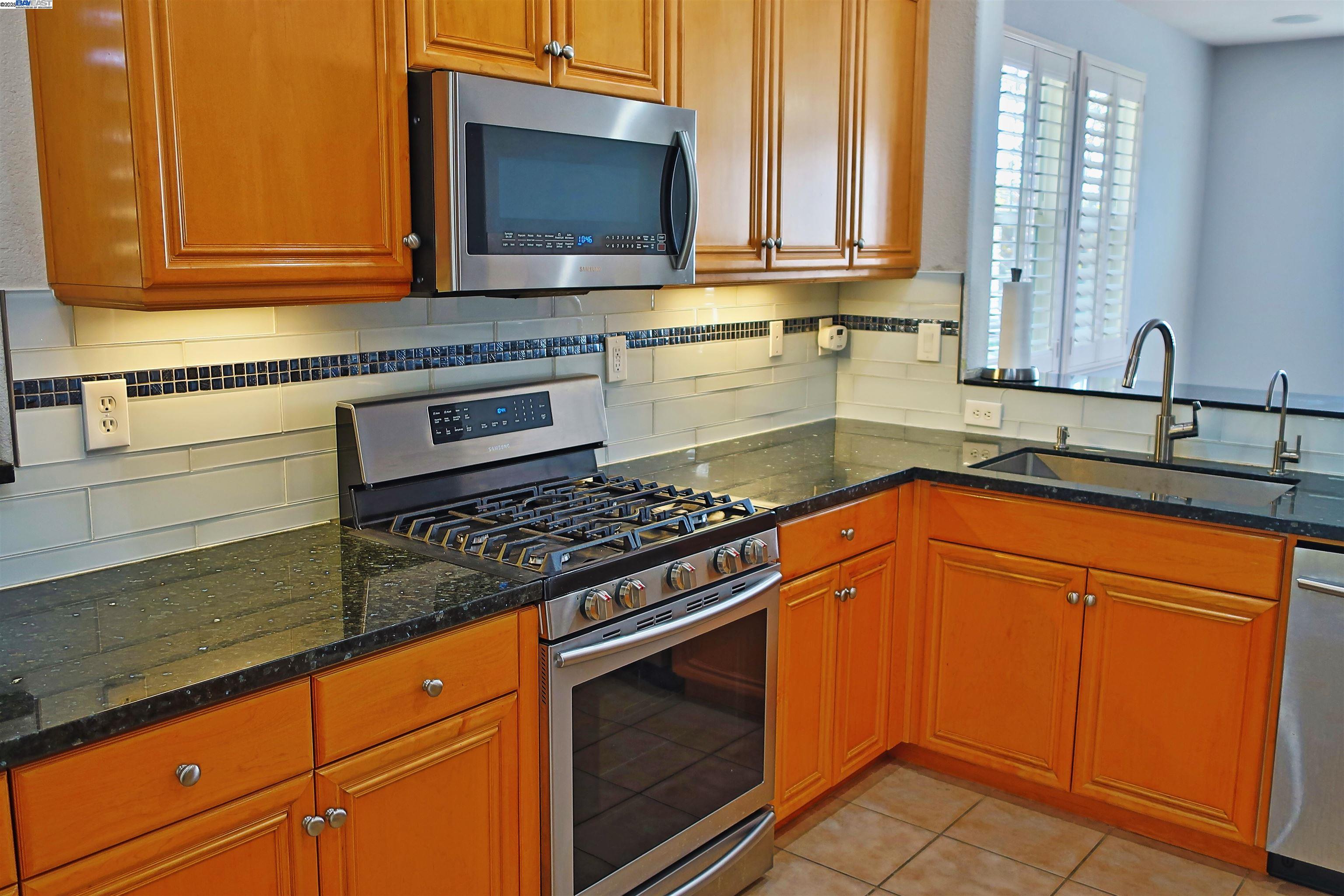 Detail Gallery Image 8 of 37 For 2510 Soren Way, San Ramon,  CA 94582 - 2 Beds | 2 Baths
