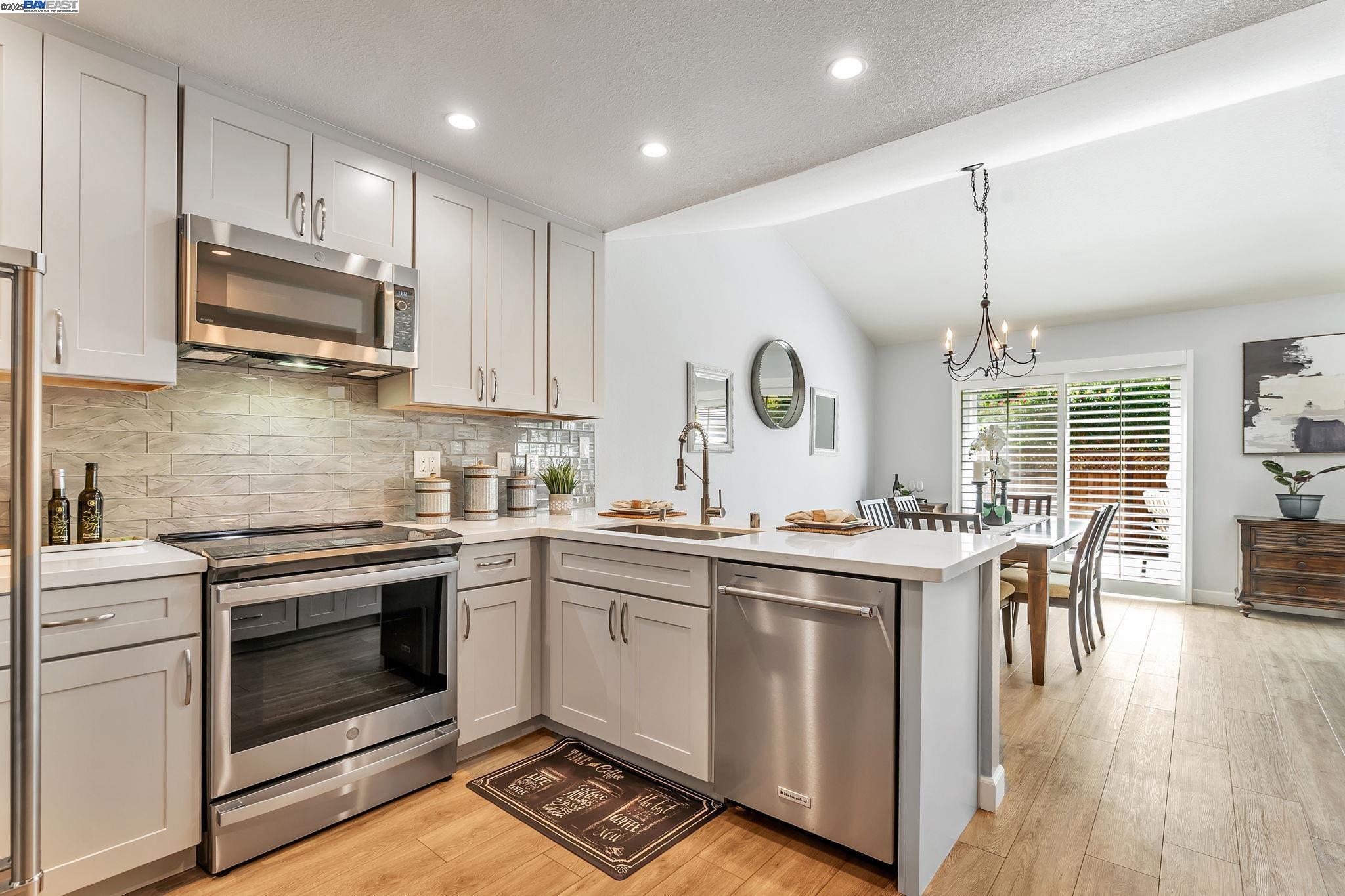 Detail Gallery Image 12 of 41 For 1120 Shady Creek Place, Danville,  CA 94526 - 3 Beds | 2/1 Baths