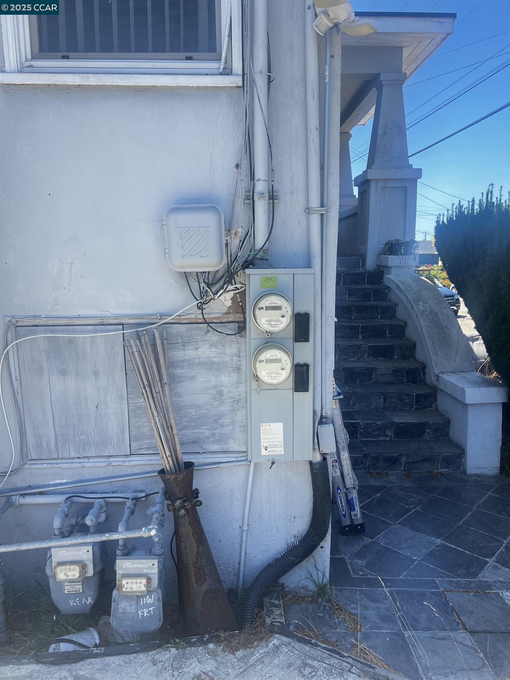 Detail Gallery Image 14 of 34 For 1161 64th St, Oakland,  CA 94608 - 5 Beds | 2/1 Baths