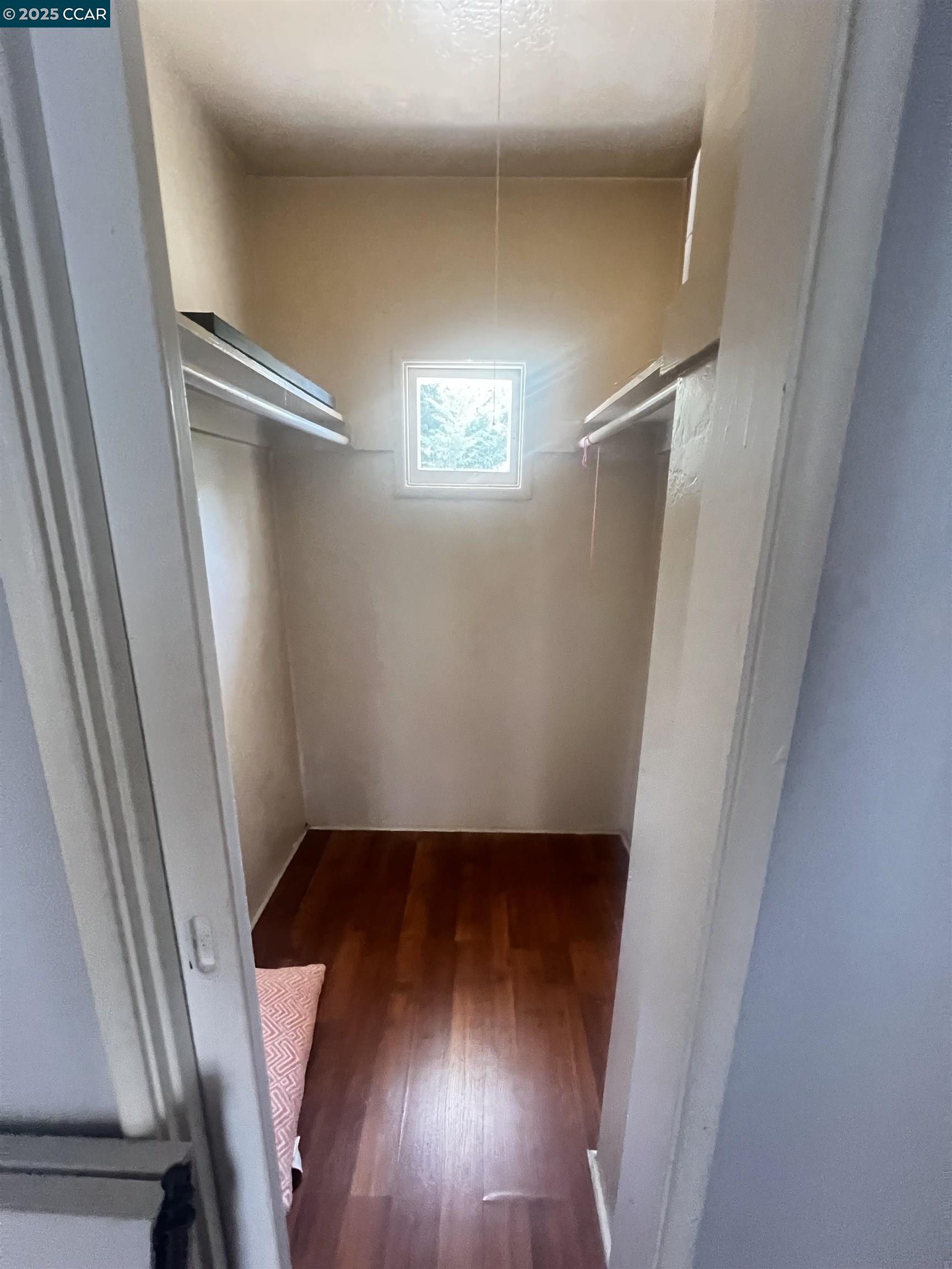 Detail Gallery Image 20 of 34 For 1161 64th St, Oakland,  CA 94608 - 5 Beds | 2/1 Baths