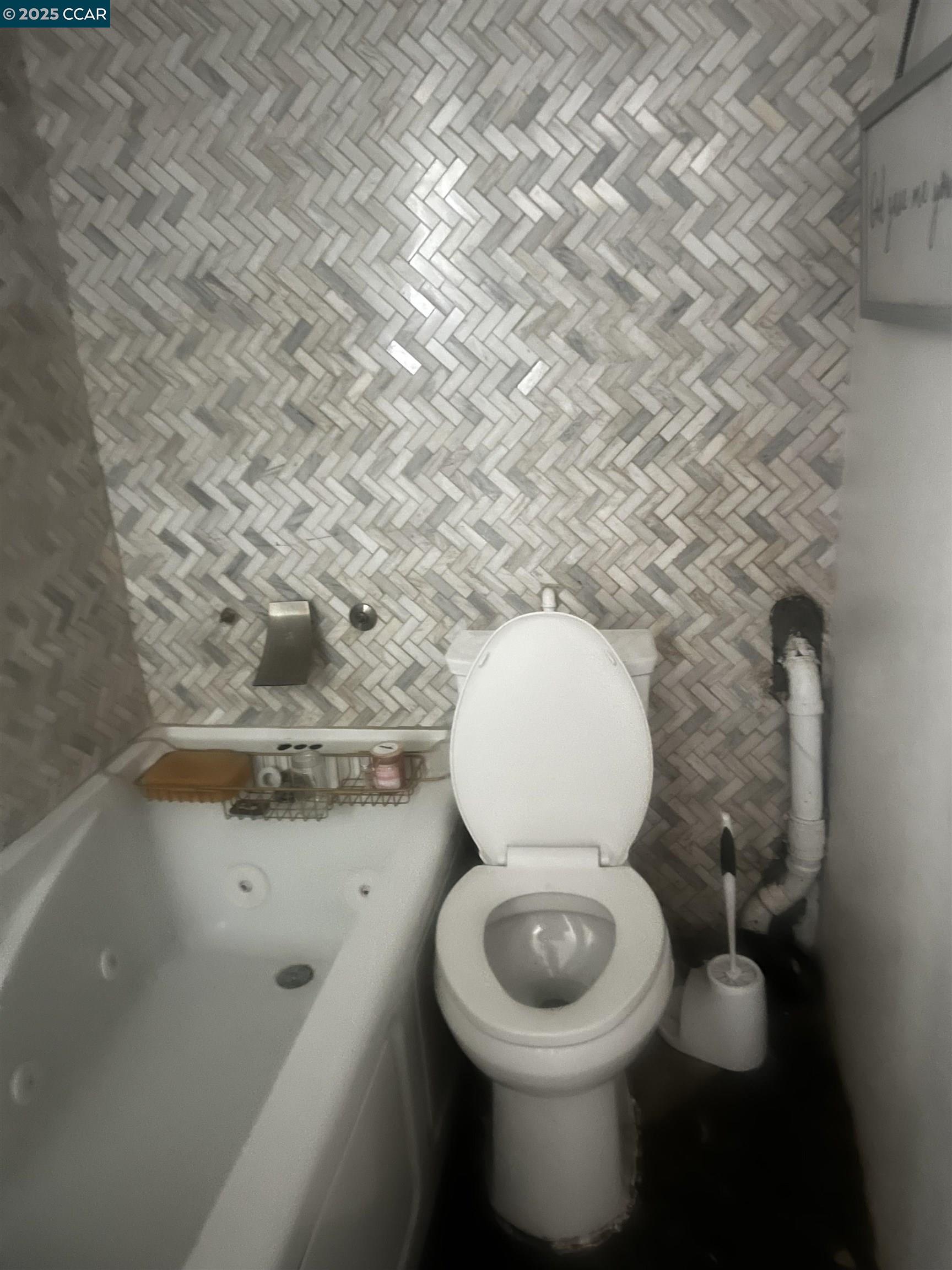 Detail Gallery Image 32 of 34 For 1161 64th St, Oakland,  CA 94608 - 5 Beds | 2/1 Baths