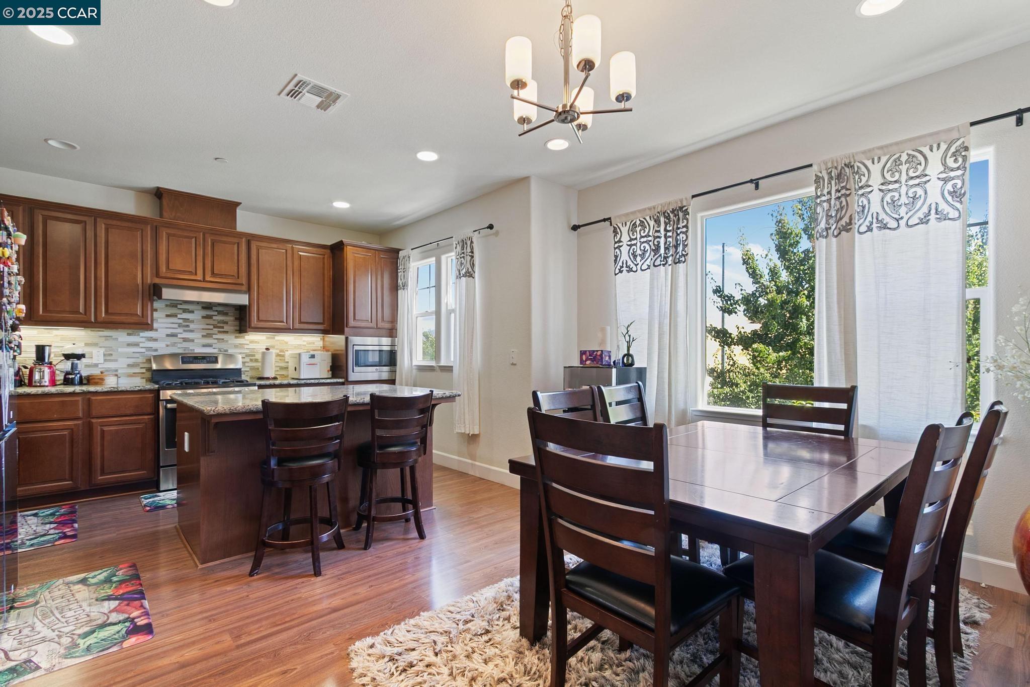 Detail Gallery Image 5 of 27 For 3655 Branding Iron Place, Dublin,  CA 94568 - 4 Beds | 4 Baths