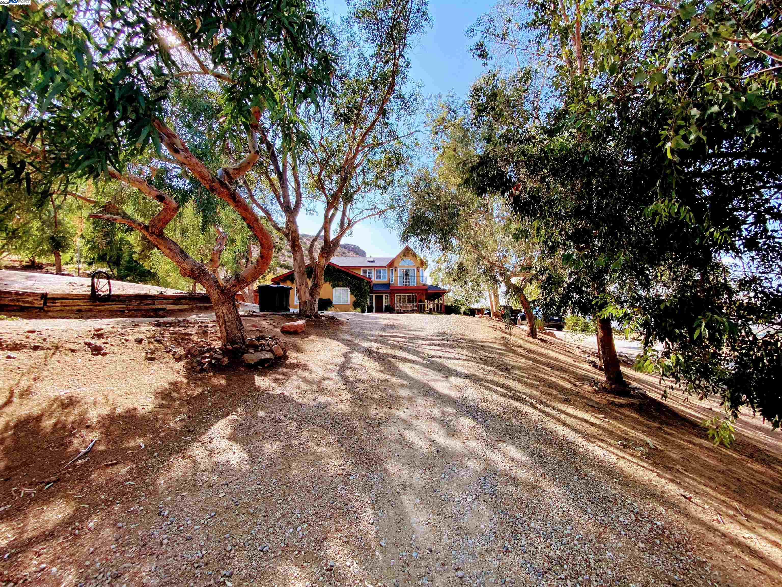 Detail Gallery Image 4 of 45 For 31733 Lake Meadow Rd, Acton,  CA 93510 - 4 Beds | 3 Baths