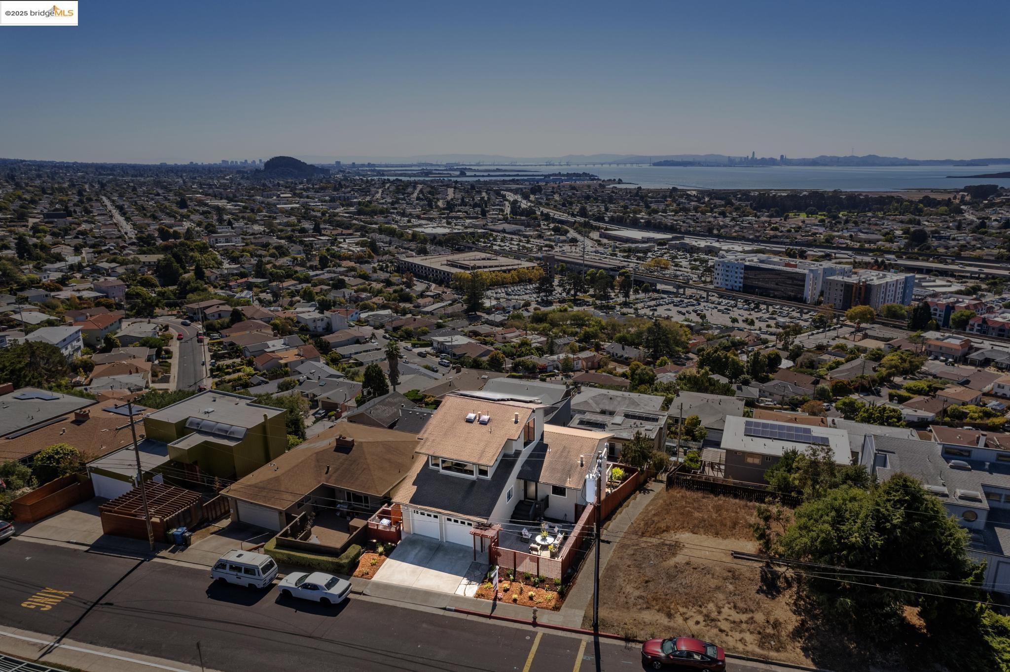 Detail Gallery Image 3 of 59 For 2063 Tapscott Ave., El Cerrito,  CA 94530 - 4 Beds | 4 Baths