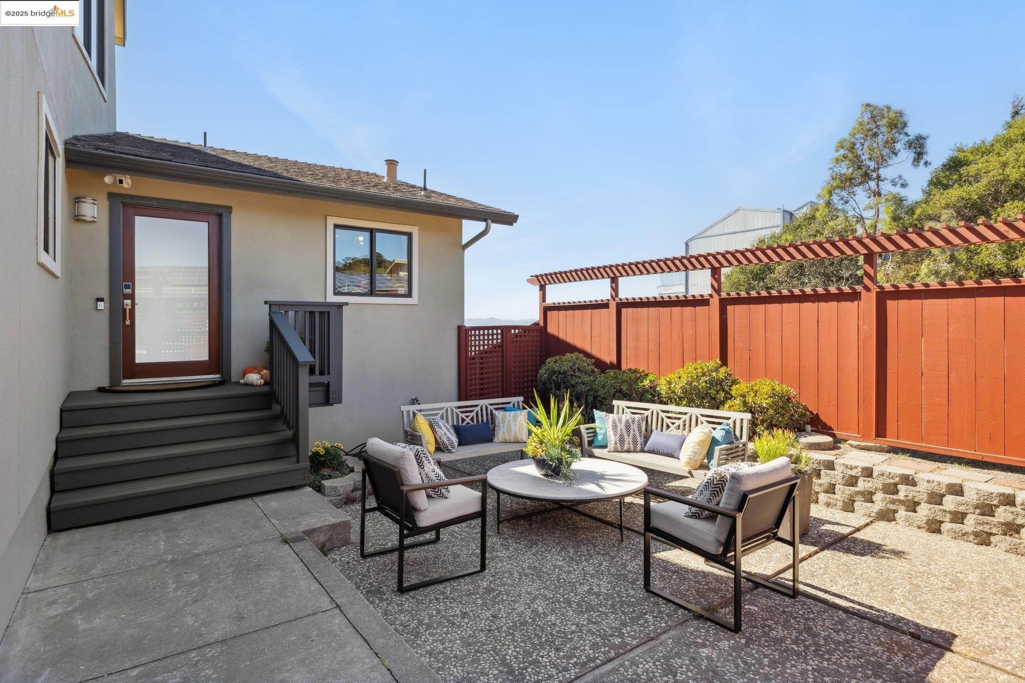 Detail Gallery Image 4 of 59 For 2063 Tapscott Ave., El Cerrito,  CA 94530 - 4 Beds | 4 Baths