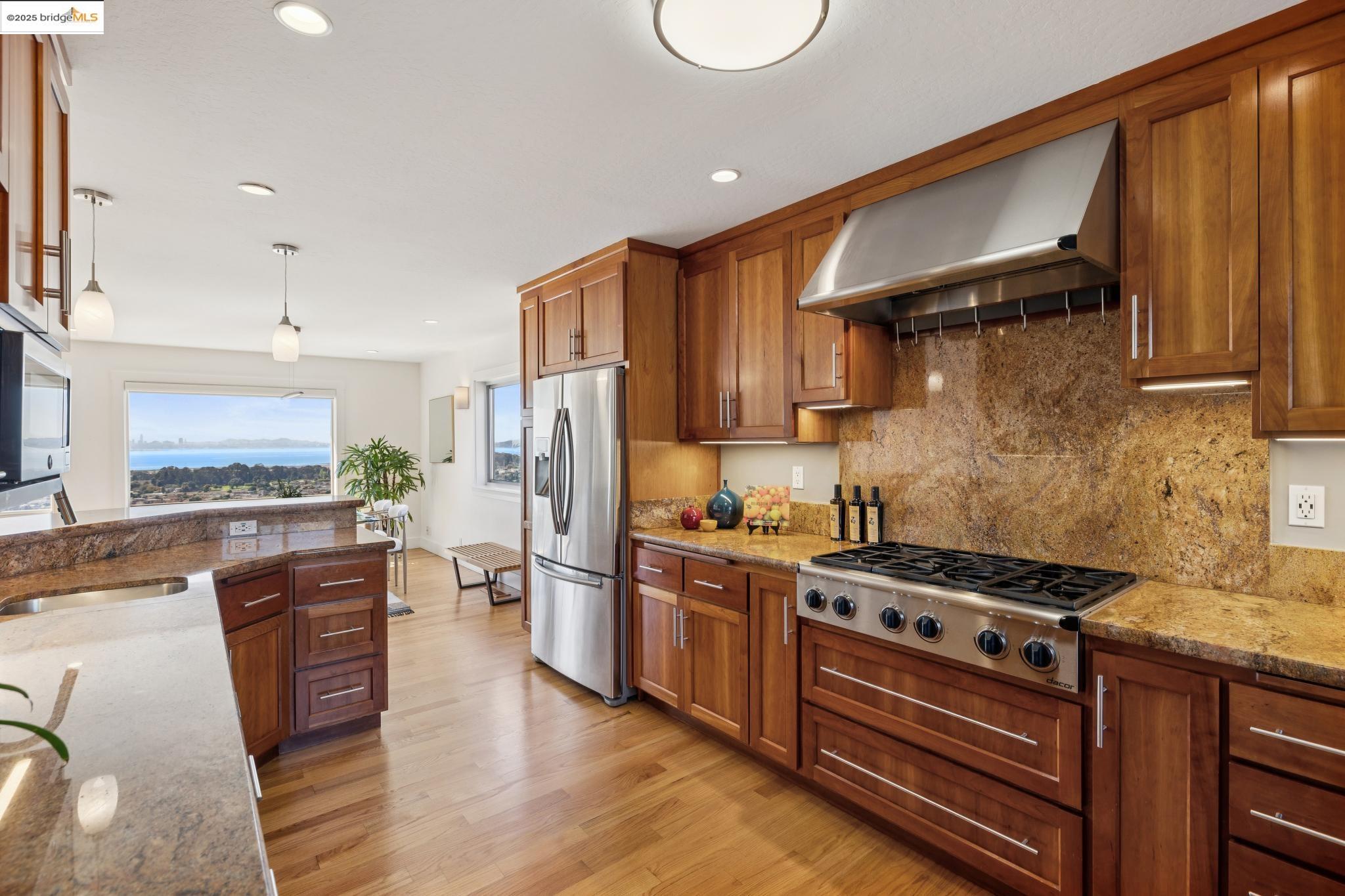 Detail Gallery Image 8 of 59 For 2063 Tapscott Ave., El Cerrito,  CA 94530 - 4 Beds | 4 Baths