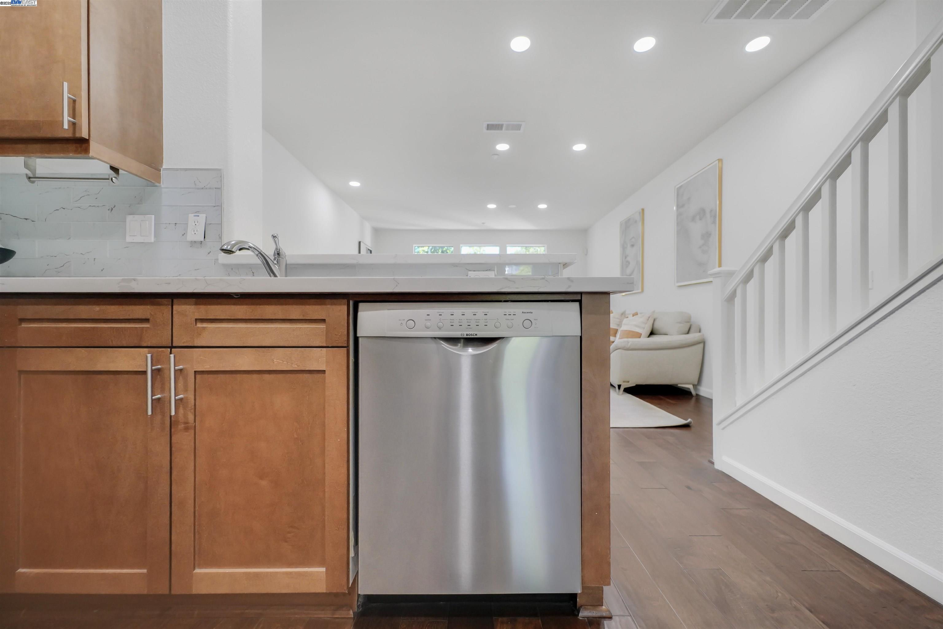 Detail Gallery Image 34 of 60 For 714 N Capitol Ave, San Jose,  CA 95133 - 3 Beds | 3 Baths