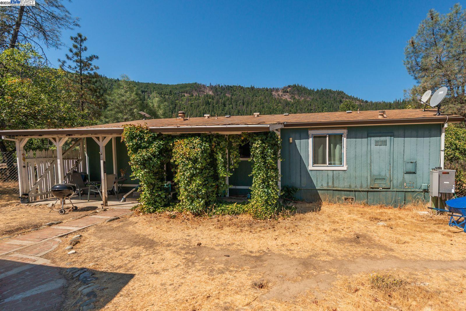 Detail Gallery Image 1 of 19 For 30661 State Hwy 3, Douglas City,  CA 96024 - 3 Beds | 2/1 Baths