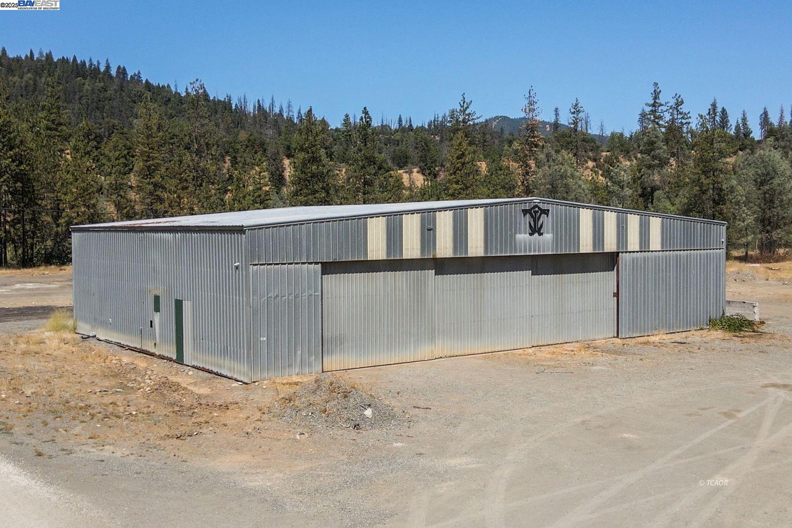 Detail Gallery Image 2 of 19 For 30661 State Hwy 3, Douglas City,  CA 96024 - 3 Beds | 2/1 Baths