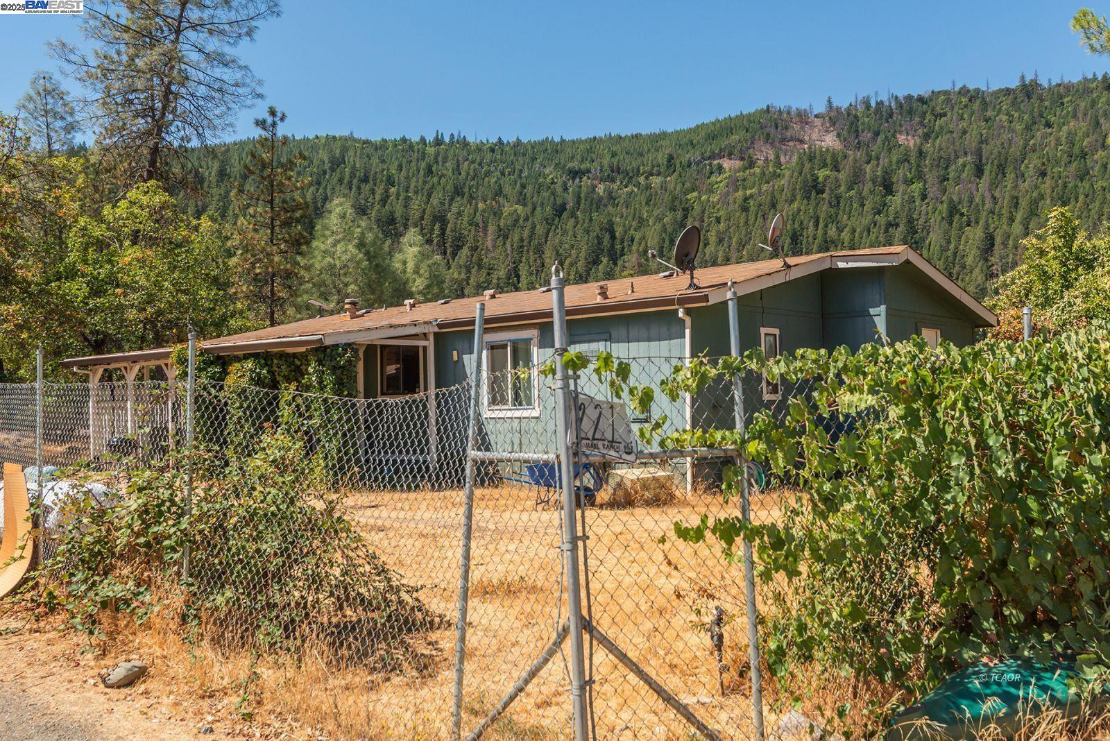 Detail Gallery Image 15 of 19 For 30661 State Hwy 3, Douglas City,  CA 96024 - 3 Beds | 2/1 Baths