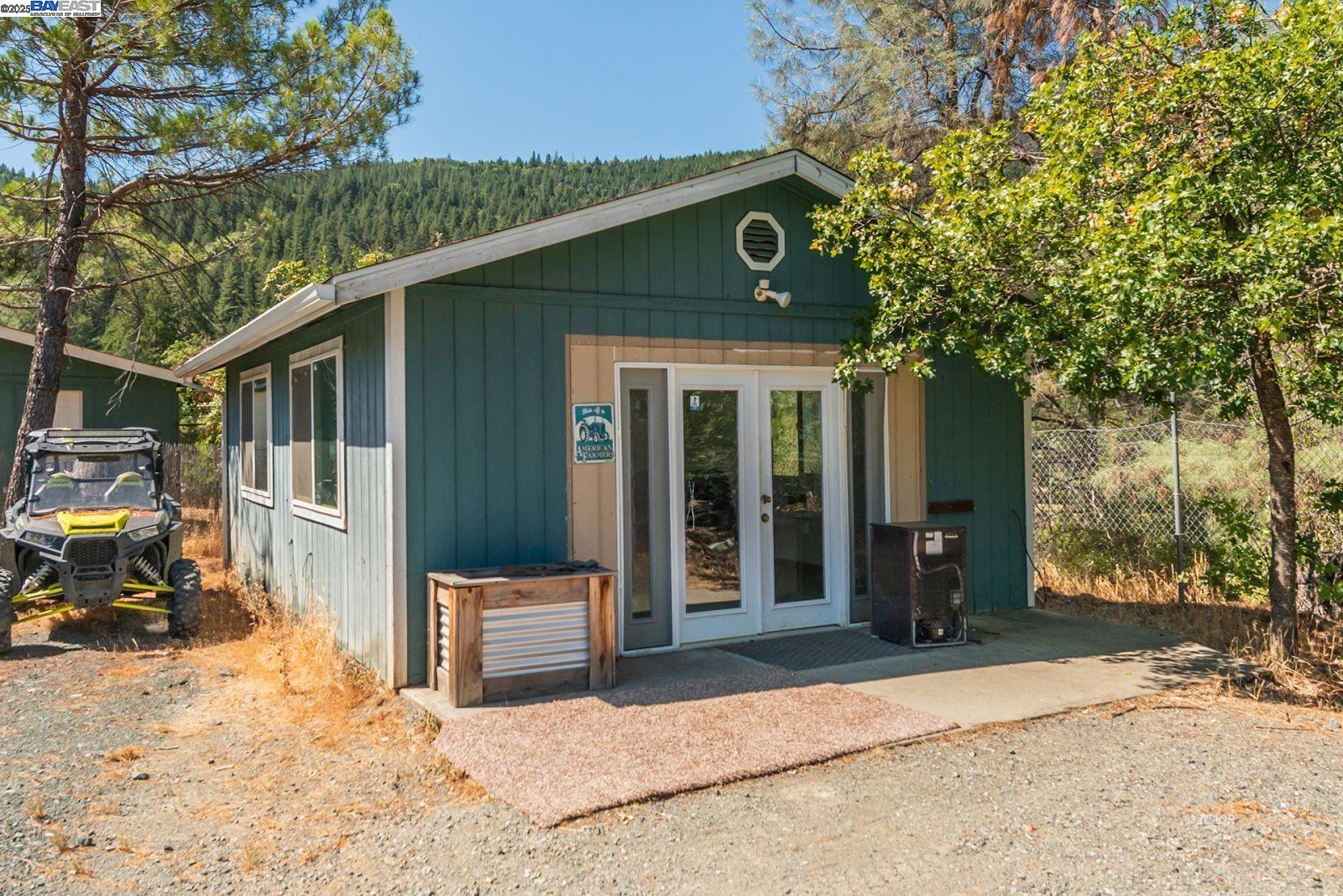 Detail Gallery Image 4 of 19 For 30661 State Hwy 3, Douglas City,  CA 96024 - 3 Beds | 2/1 Baths