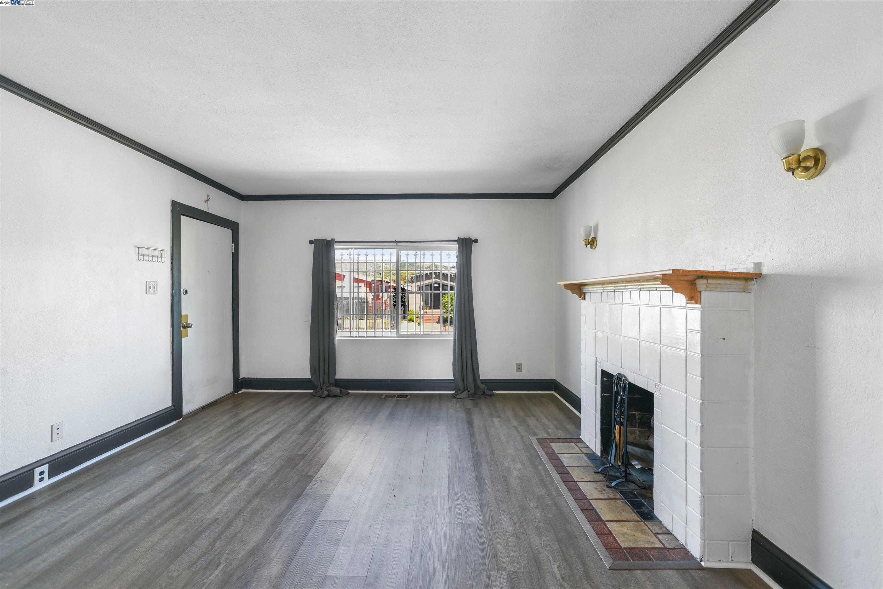 Detail Gallery Image 5 of 16 For 7851 Holly, Oakland,  CA 94621 - 2 Beds | 1 Baths