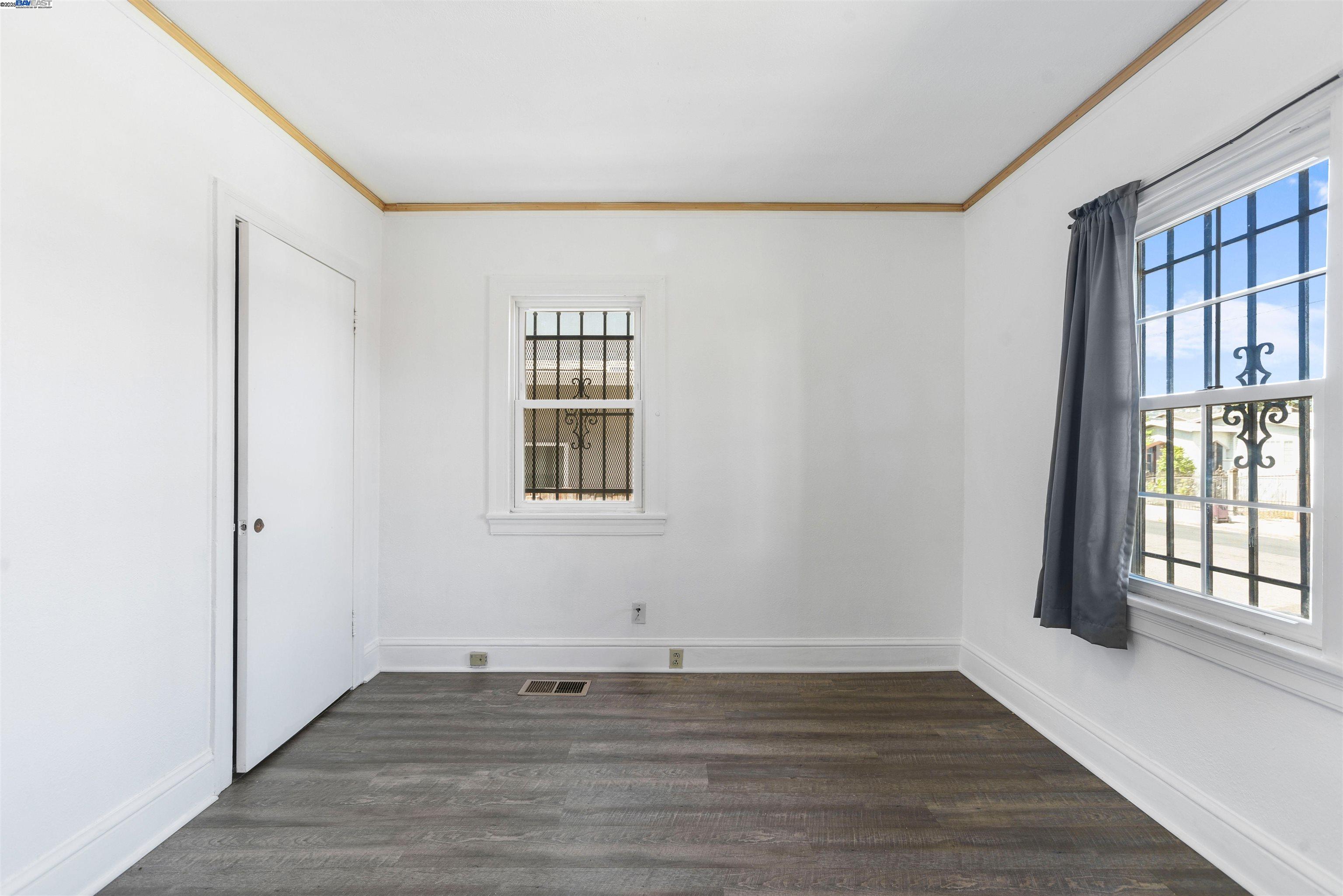 Detail Gallery Image 10 of 16 For 7851 Holly, Oakland,  CA 94621 - 2 Beds | 1 Baths