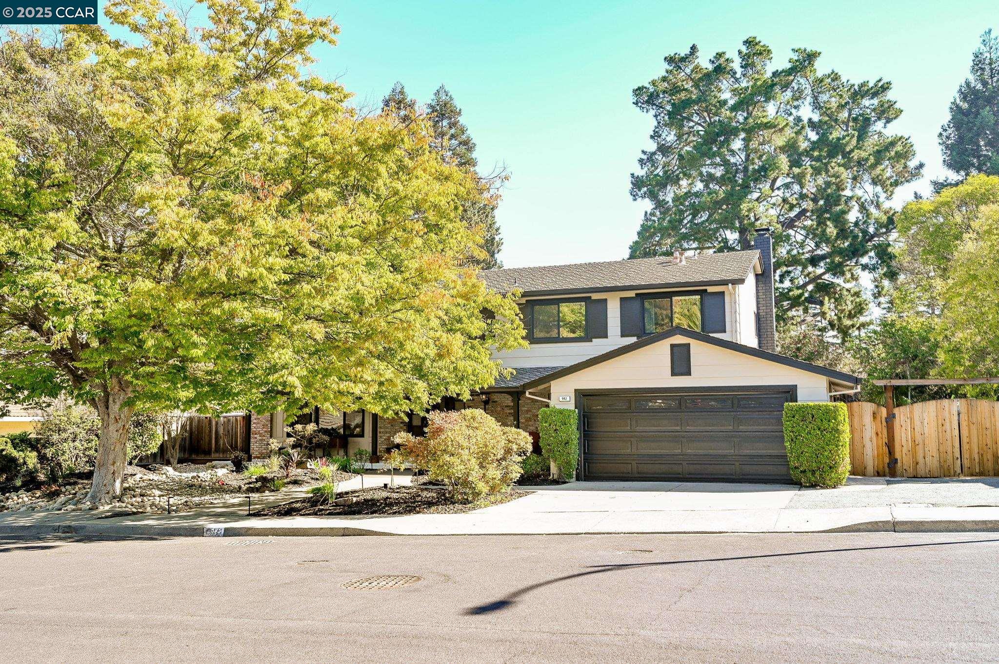 Detail Gallery Image 5 of 53 For 942 Cheyenne Dr, Walnut Creek,  CA 94598 - 5 Beds | 3 Baths